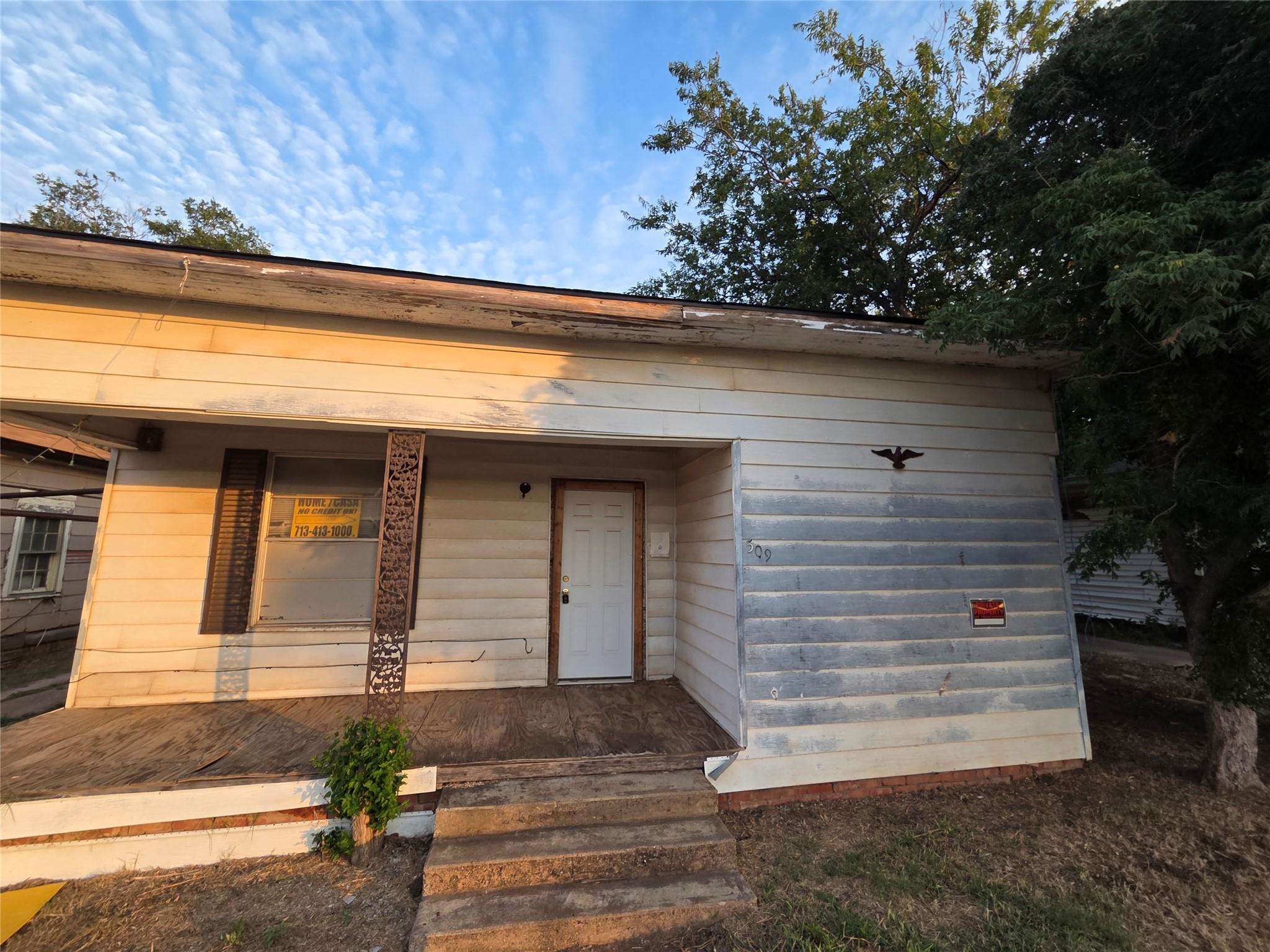 509 N Waggoner Street — photo