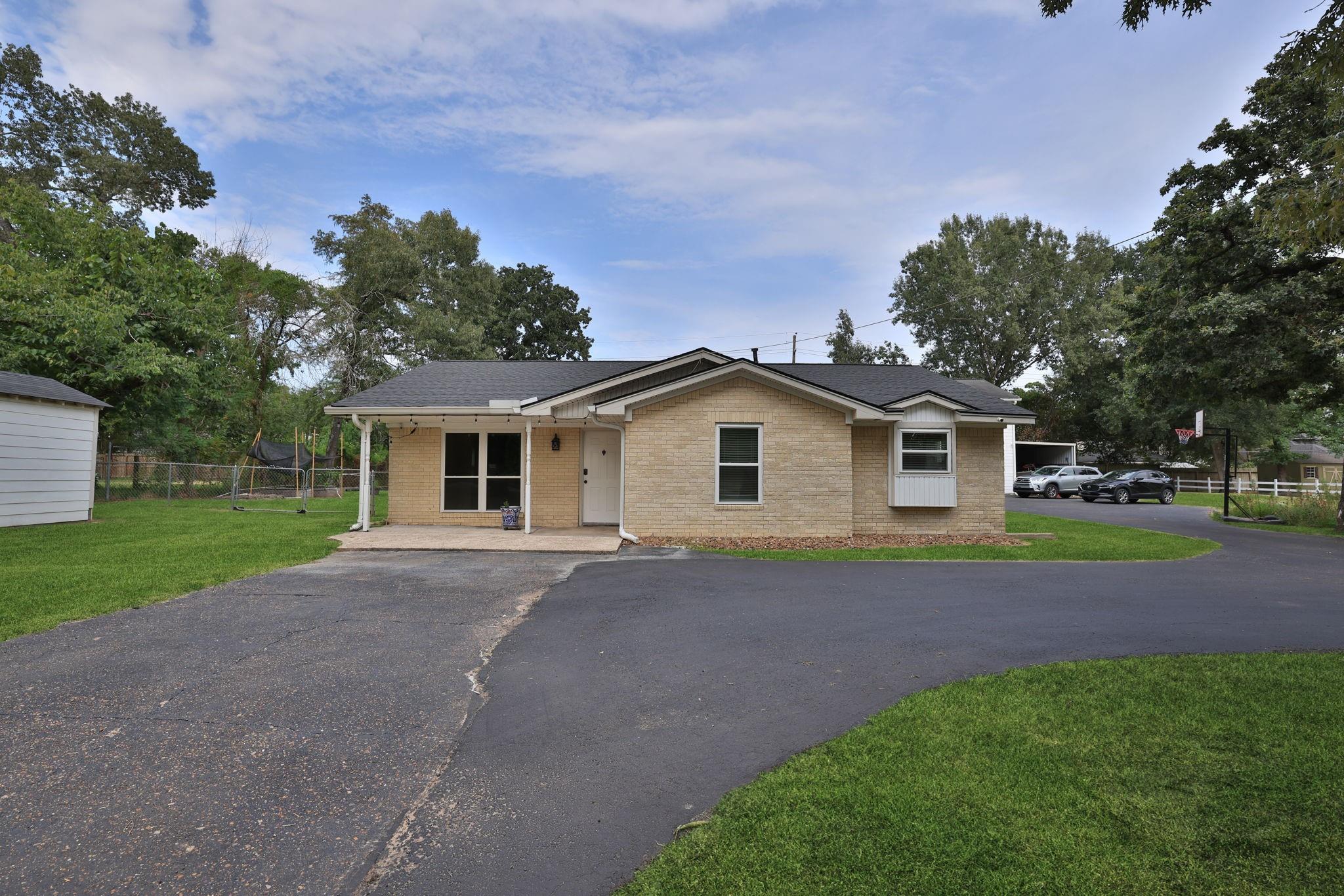30210 E Geneva Drive E — photo