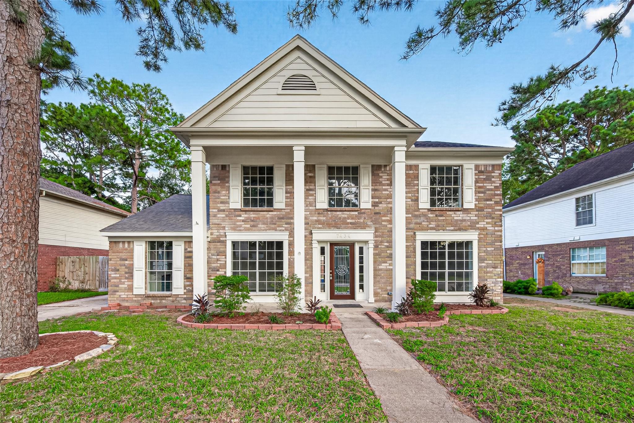 7434 Shangrila Lane — photo