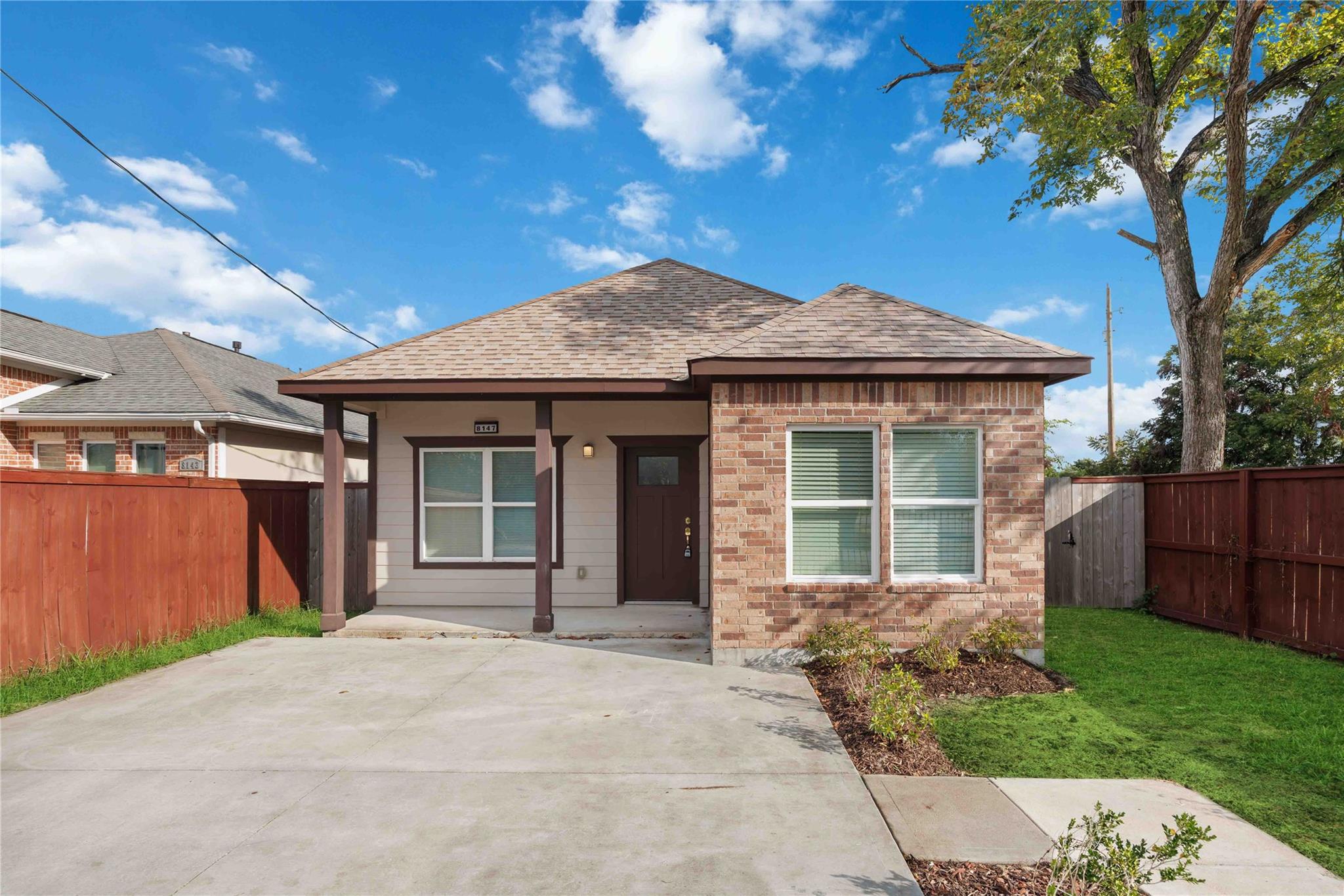 8147 Chateau Street — photo