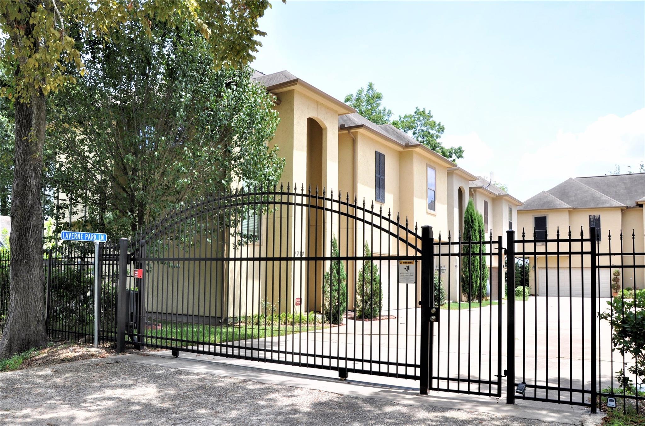 9010 Laverne Park Lane — photo