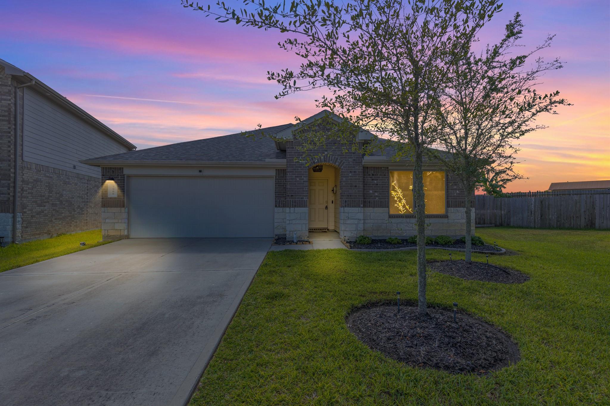 7906 Tamarind Lane — photo
