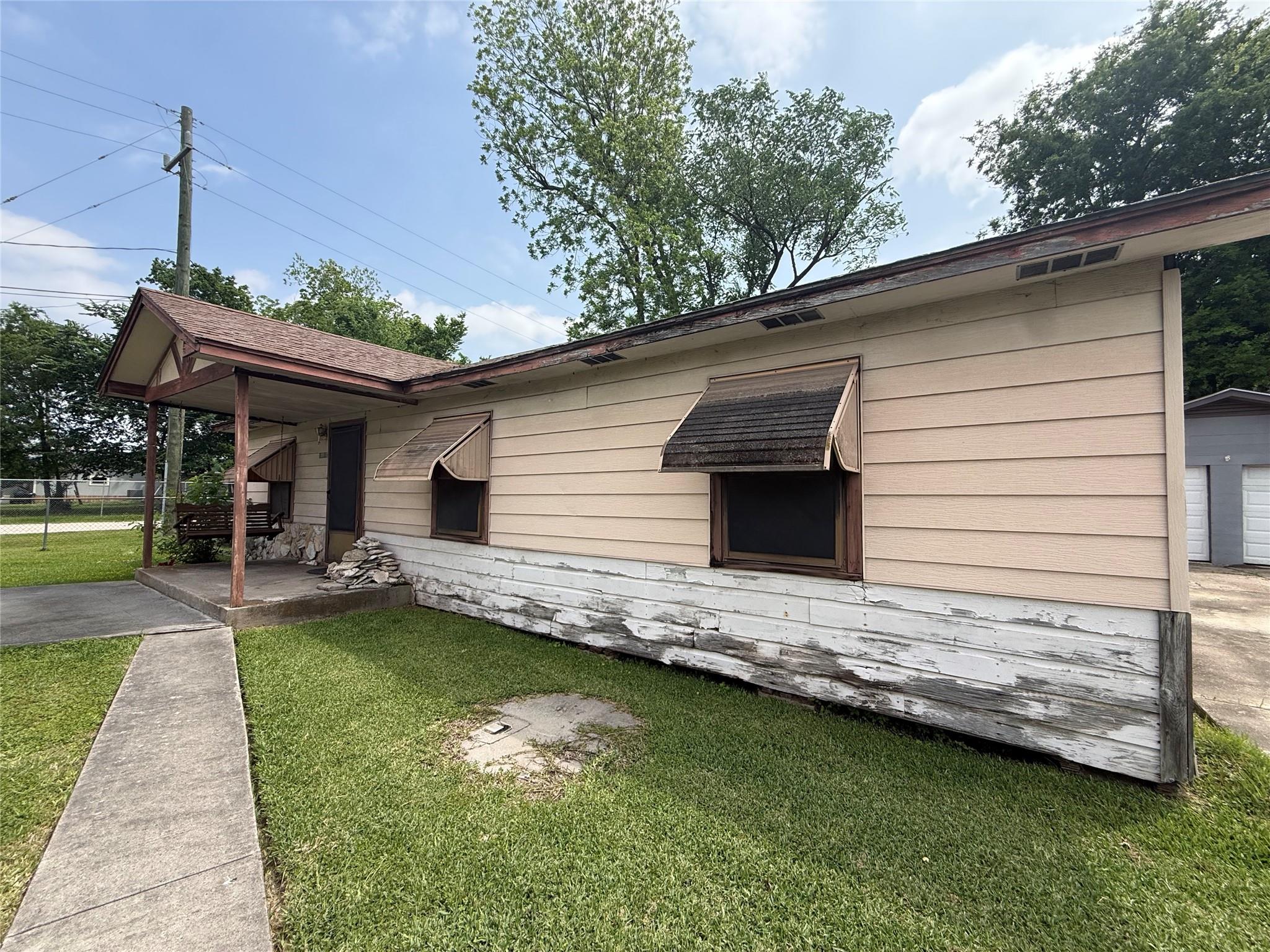 15818 Waverly Drive — photo