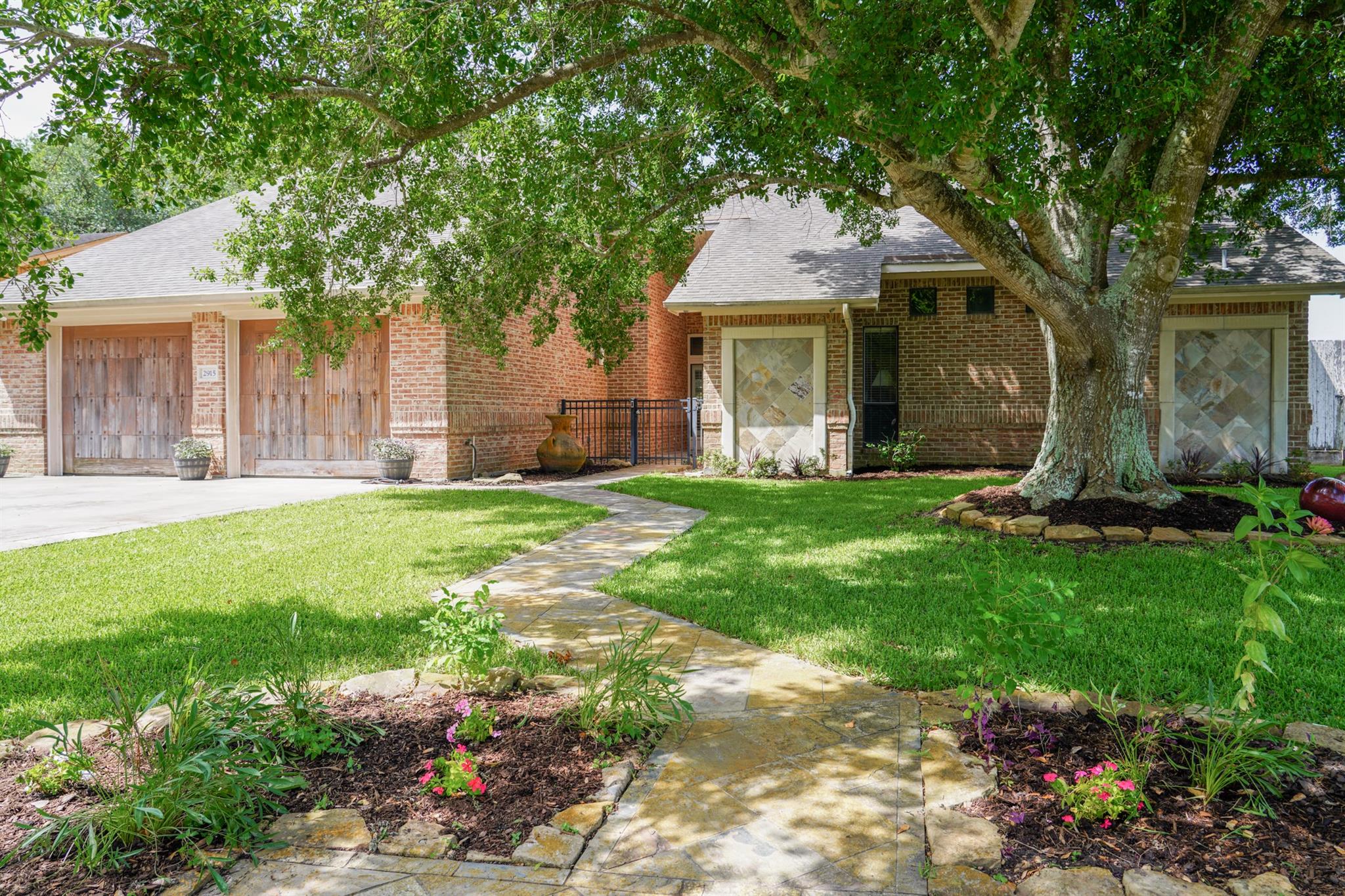 2915 Willow Creek Drive — photo
