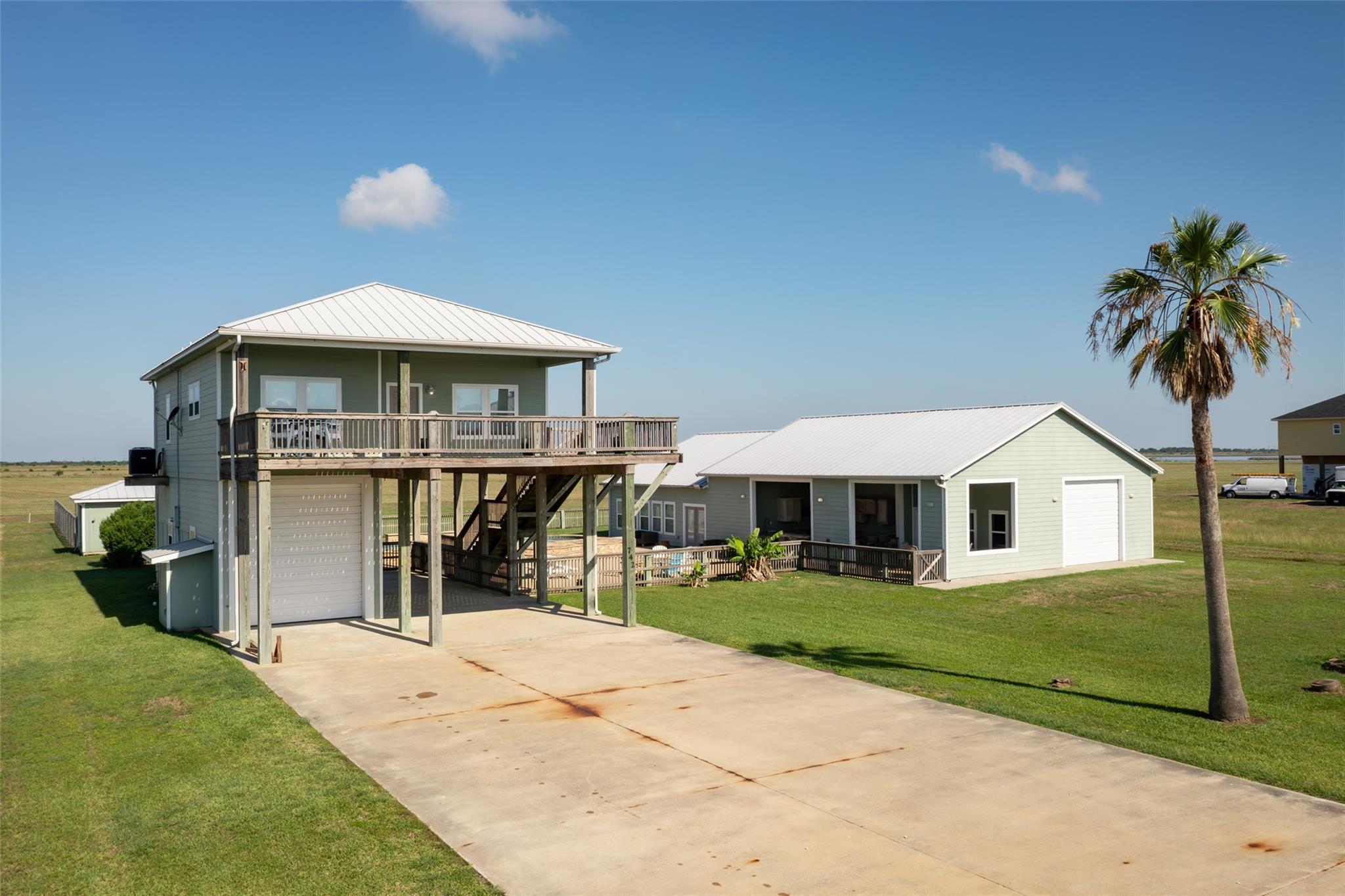 742 Bay Drive — photo