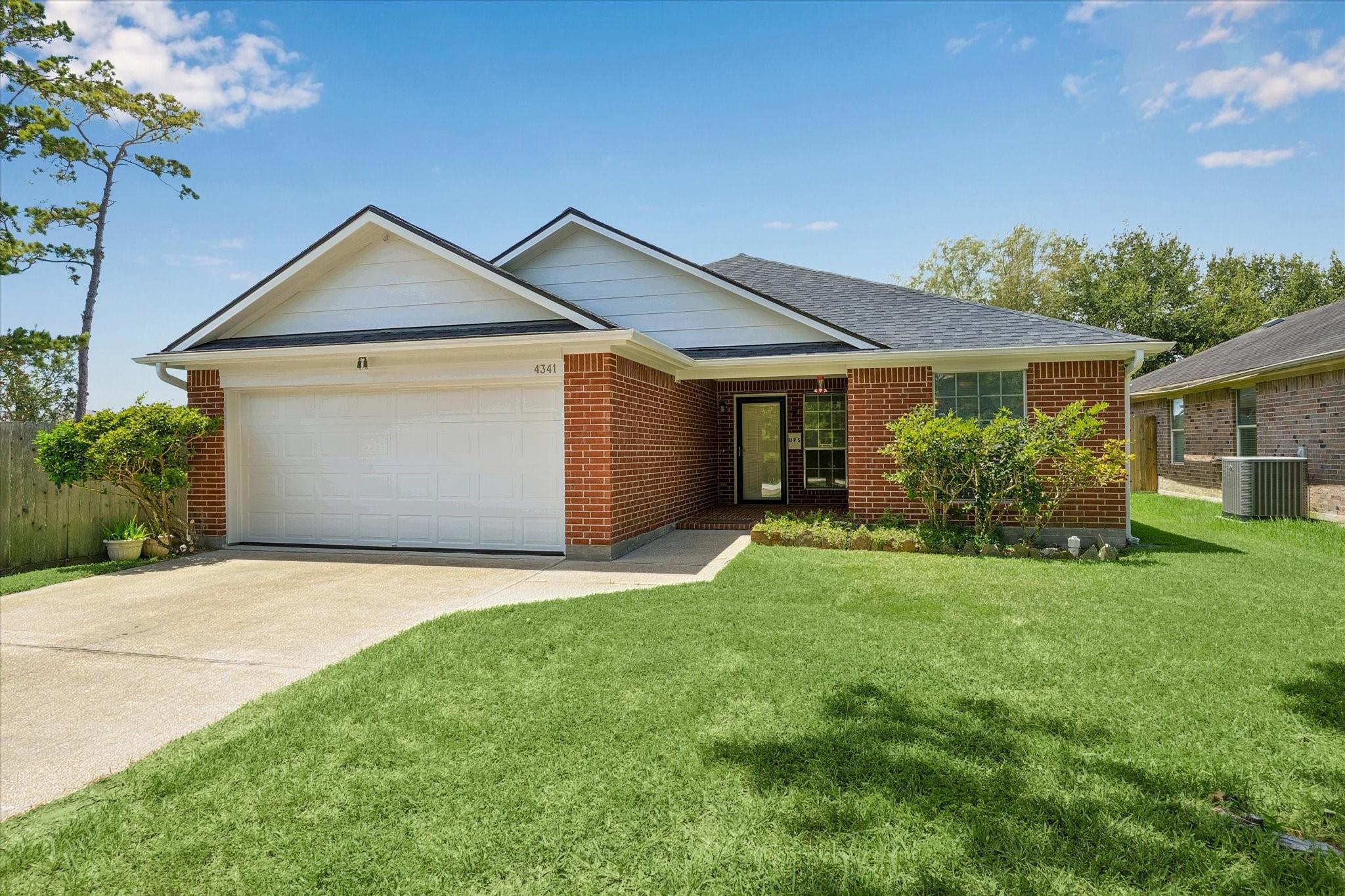 4341 Country Club Drive — photo