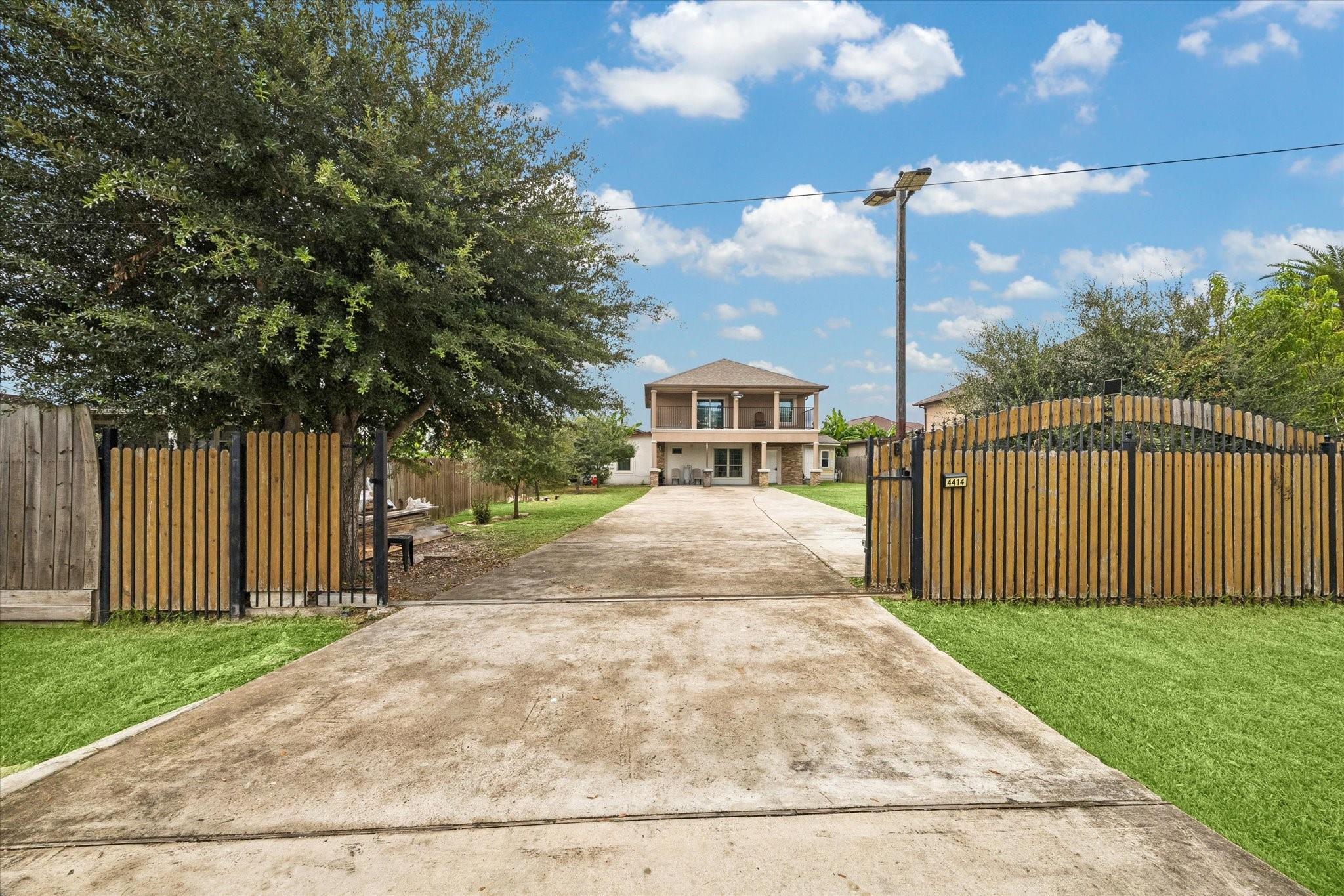 4414 Ivy Lane — photo