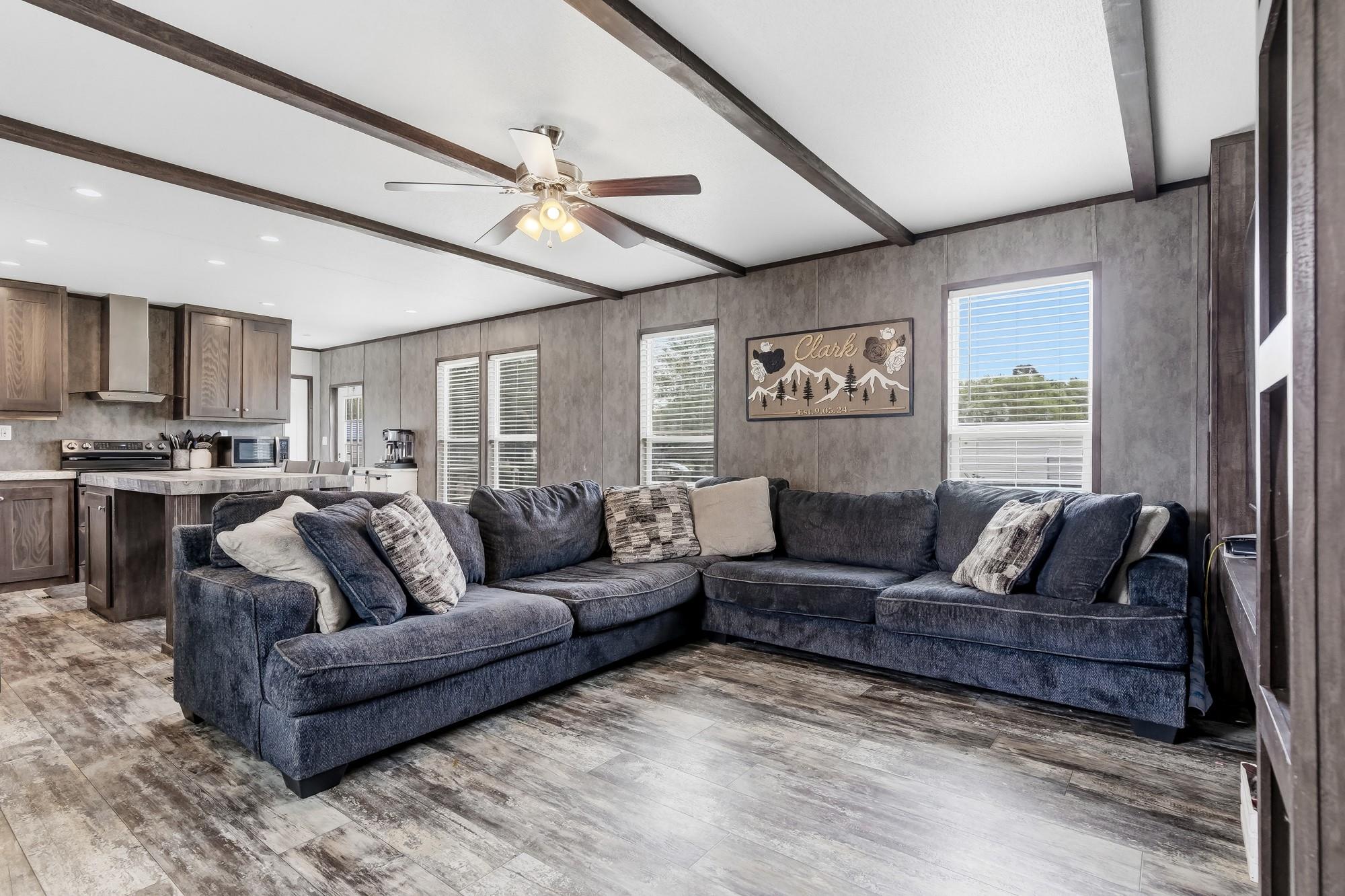 428 W Pine, Winnie, TX 77665 — photo 2