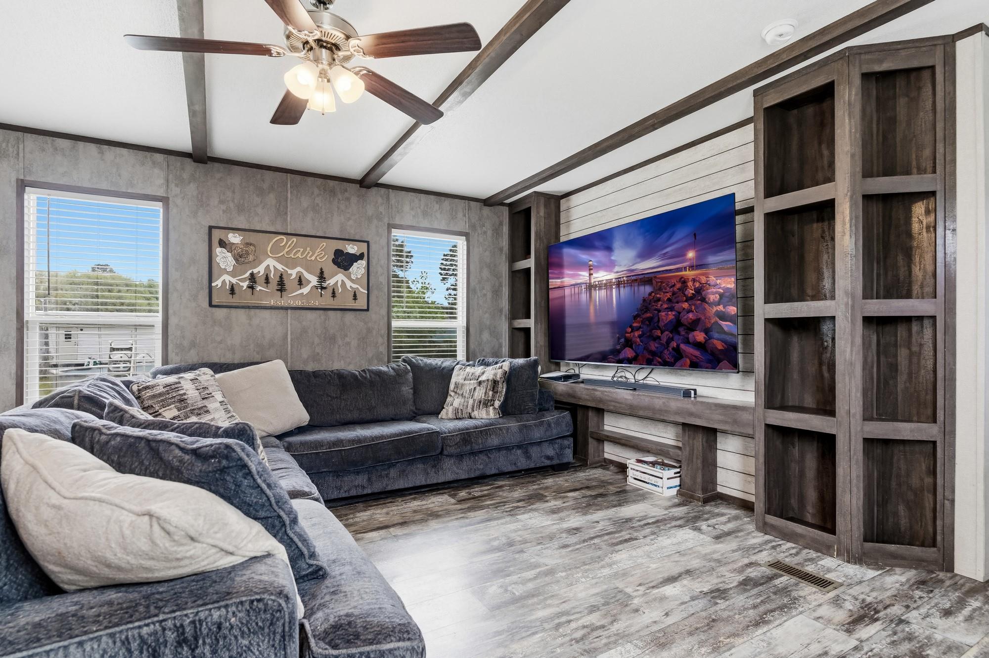 428 W Pine, Winnie, TX 77665 — photo 3