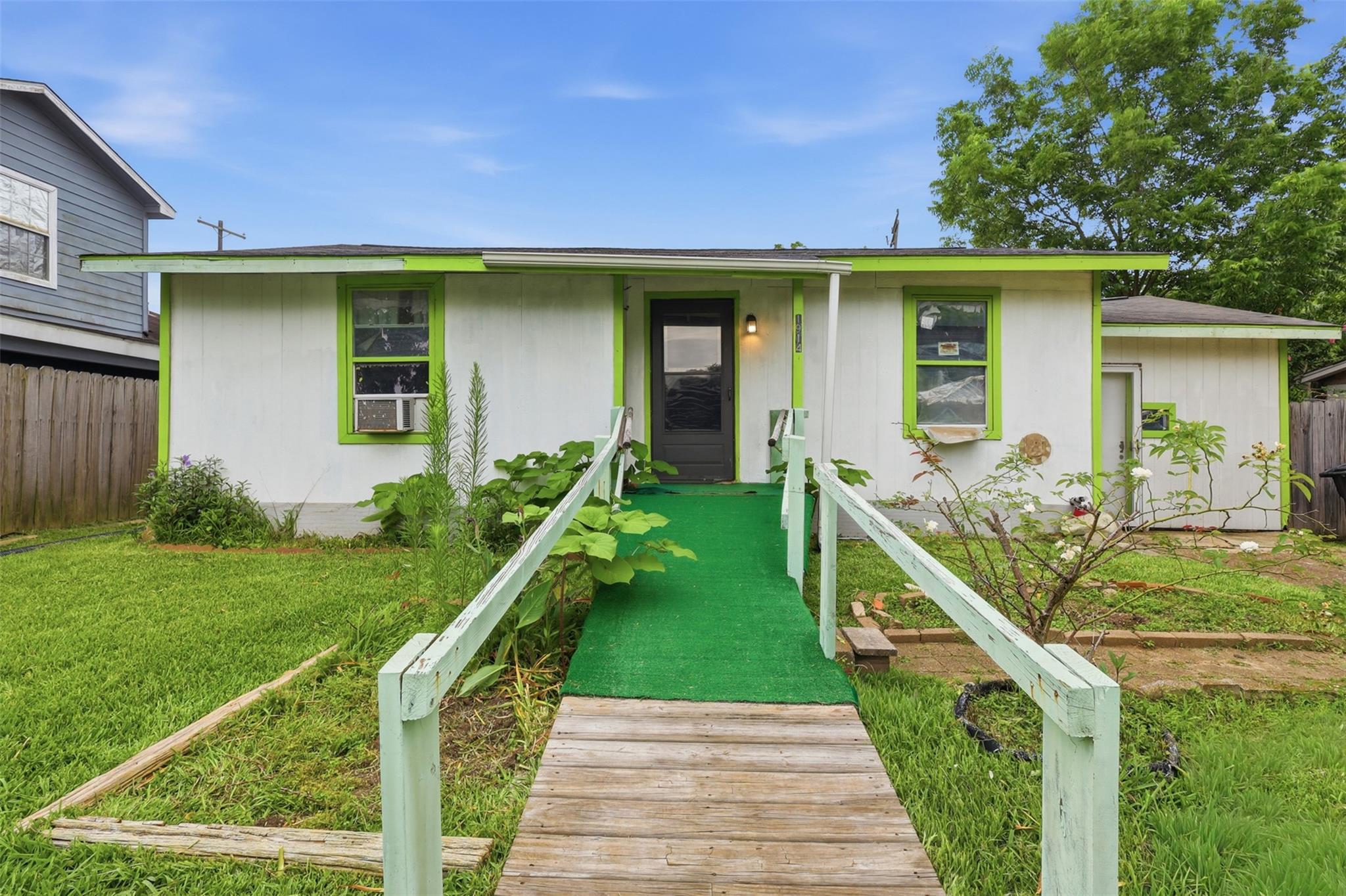 1914 Santa Rosa Street, Houston, TX 77023