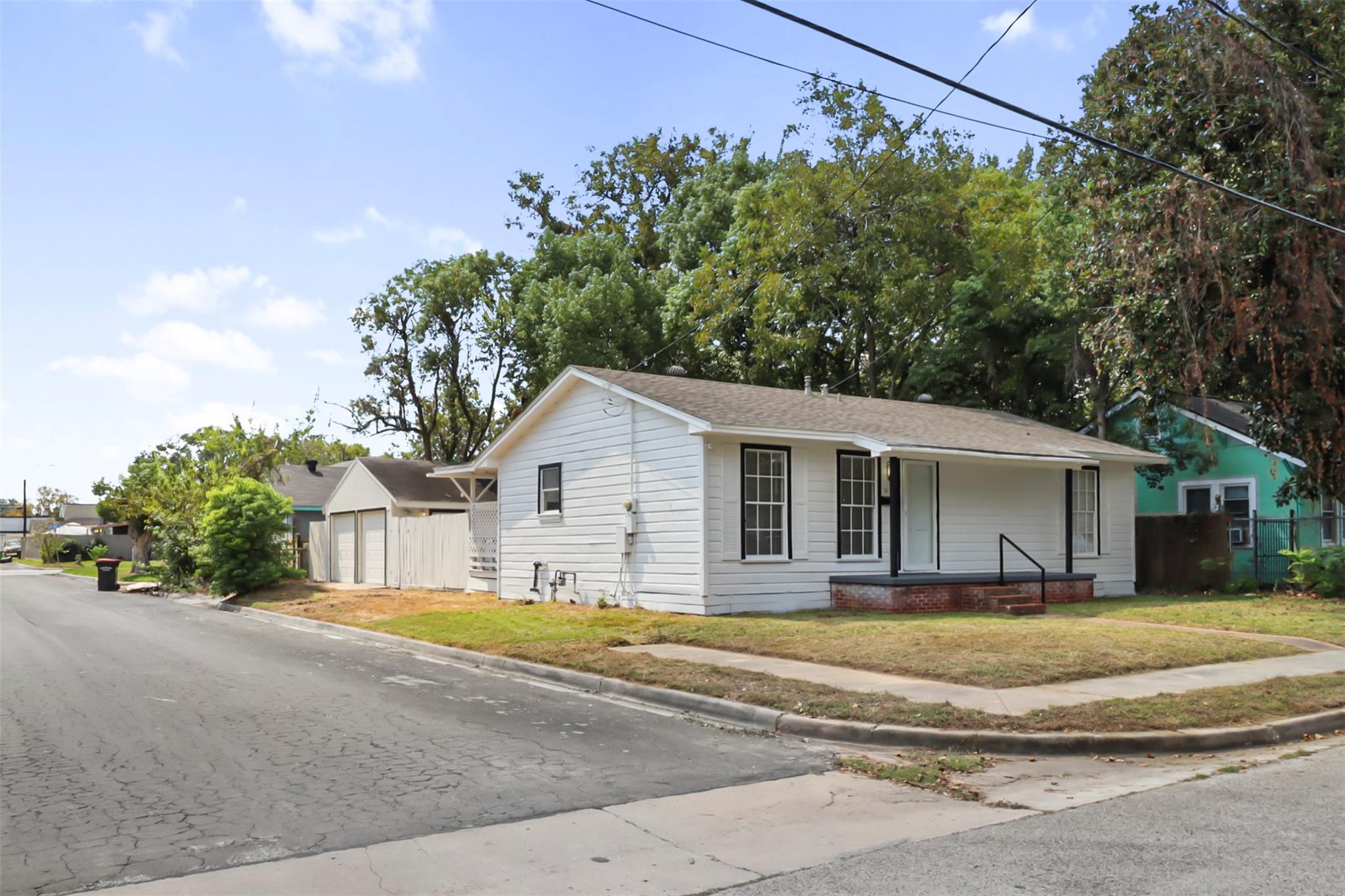 521 E Hunnicutt Street — photo