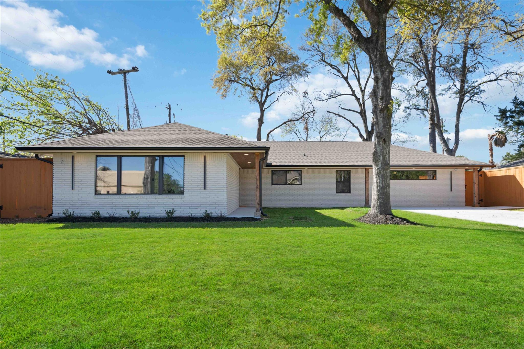 10111 Brinwood Drive — photo