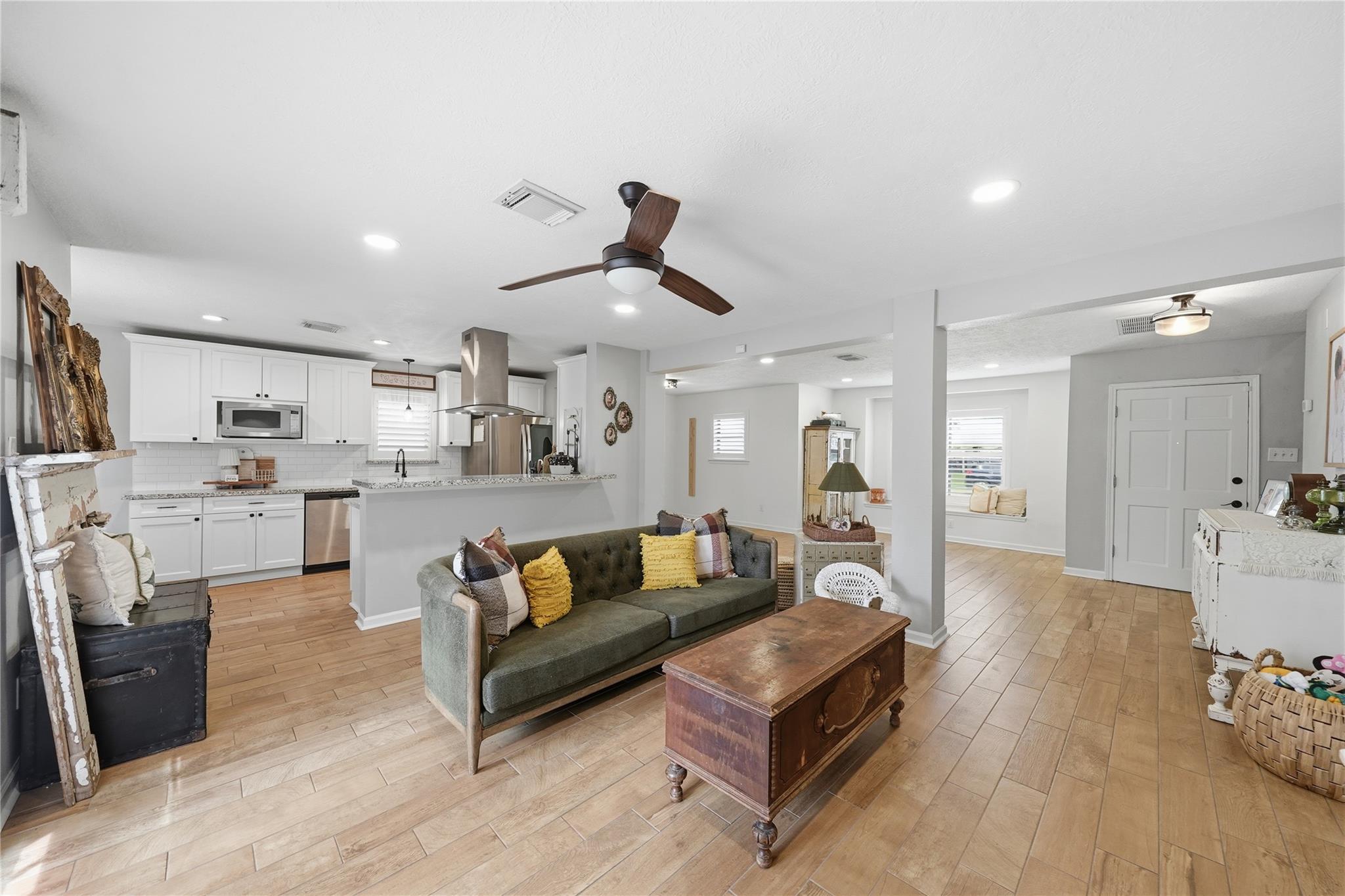 3037 Longwood Lane — photo
