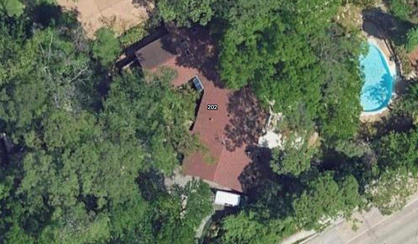 202 Pine Hollow Lane — photo