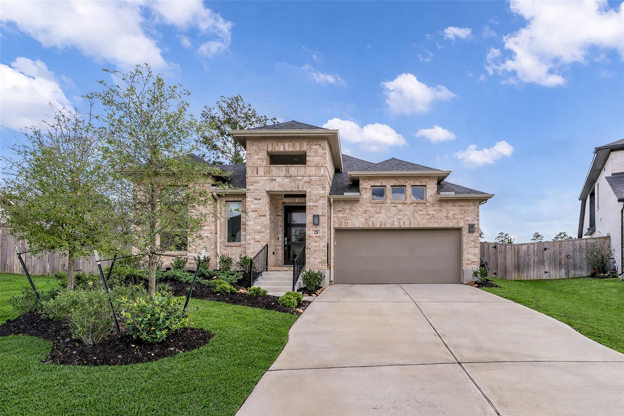 220 Nirnroot Court — photo