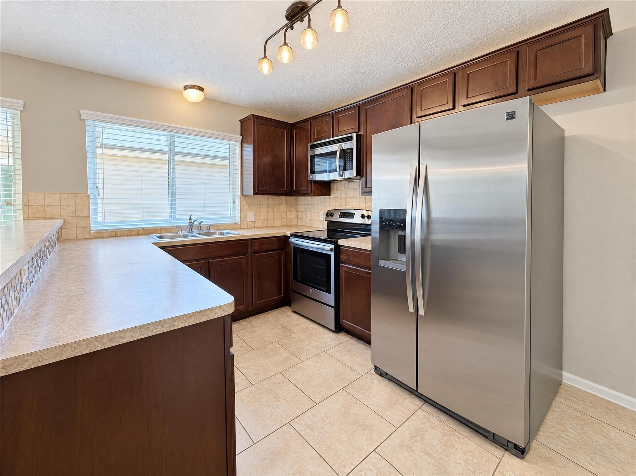 6815 Falling Waters Drive, Spring, TX 77379 — photo 2