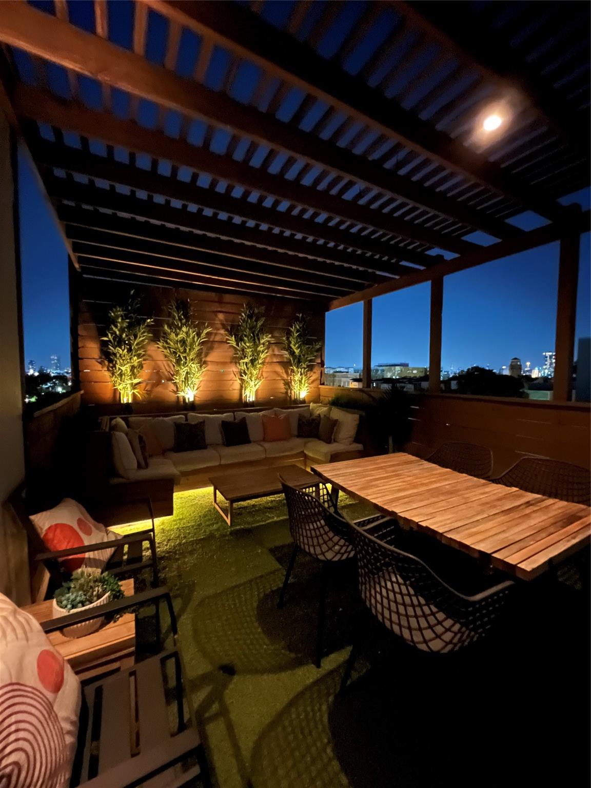 3218 Crawford Street — photo