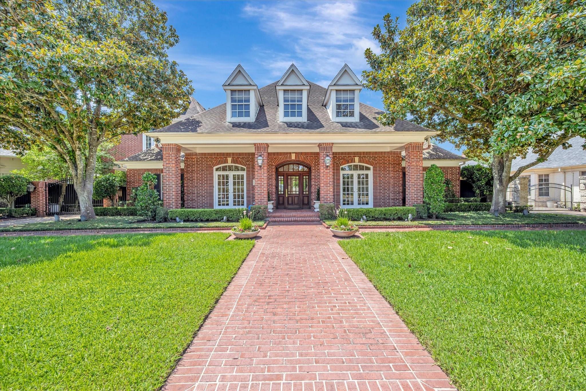 2203 Pineloch Drive — photo