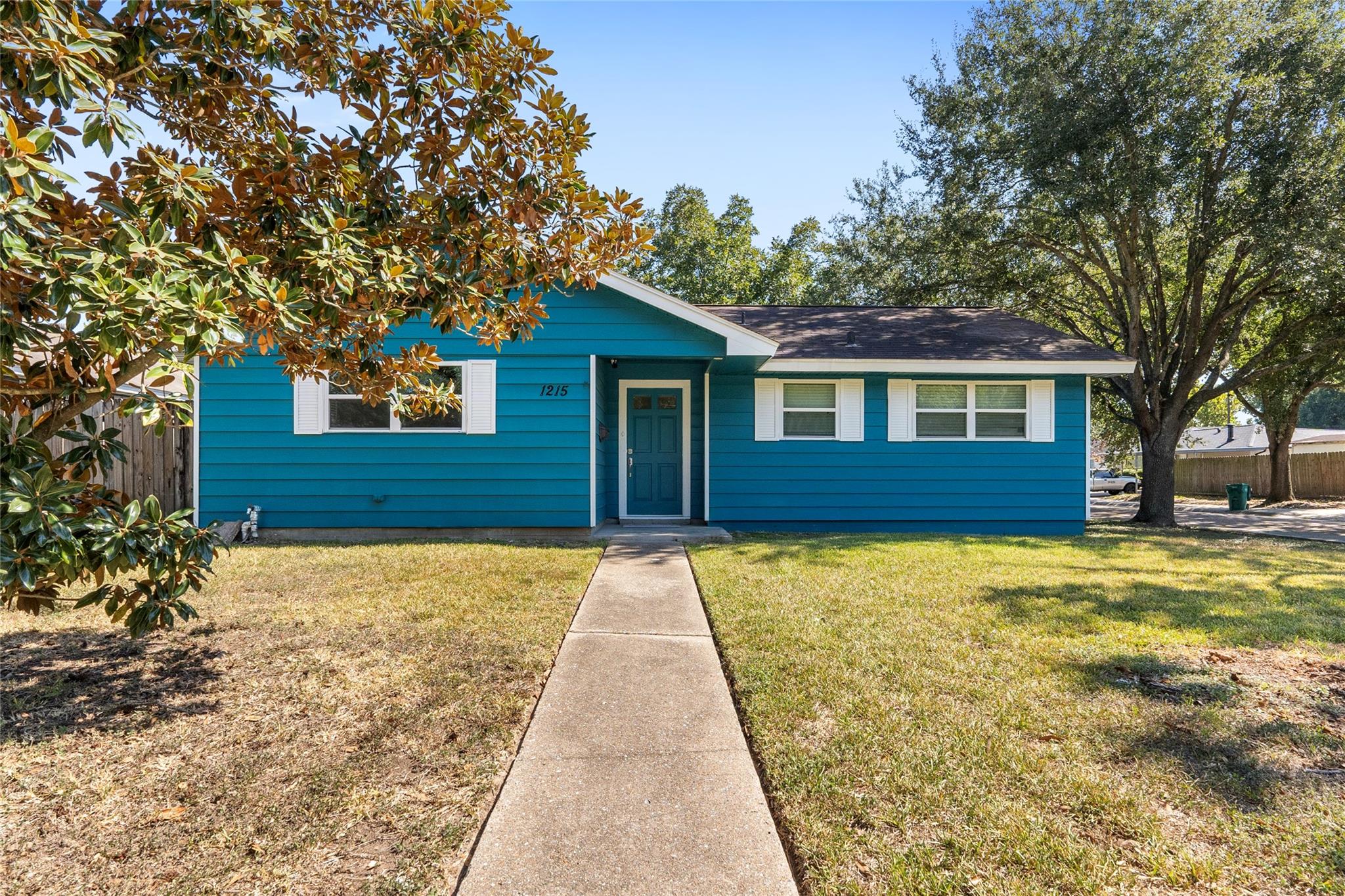 1215 Glenmore Drive — photo