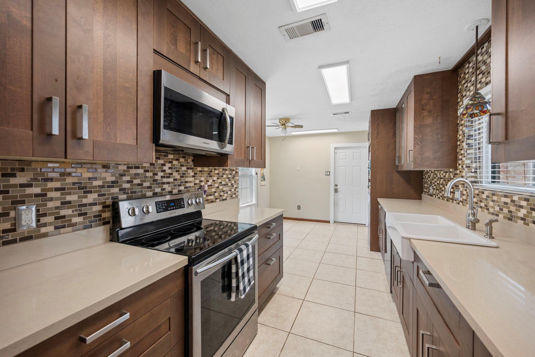 2327 Colonial Ridge Drive — photo