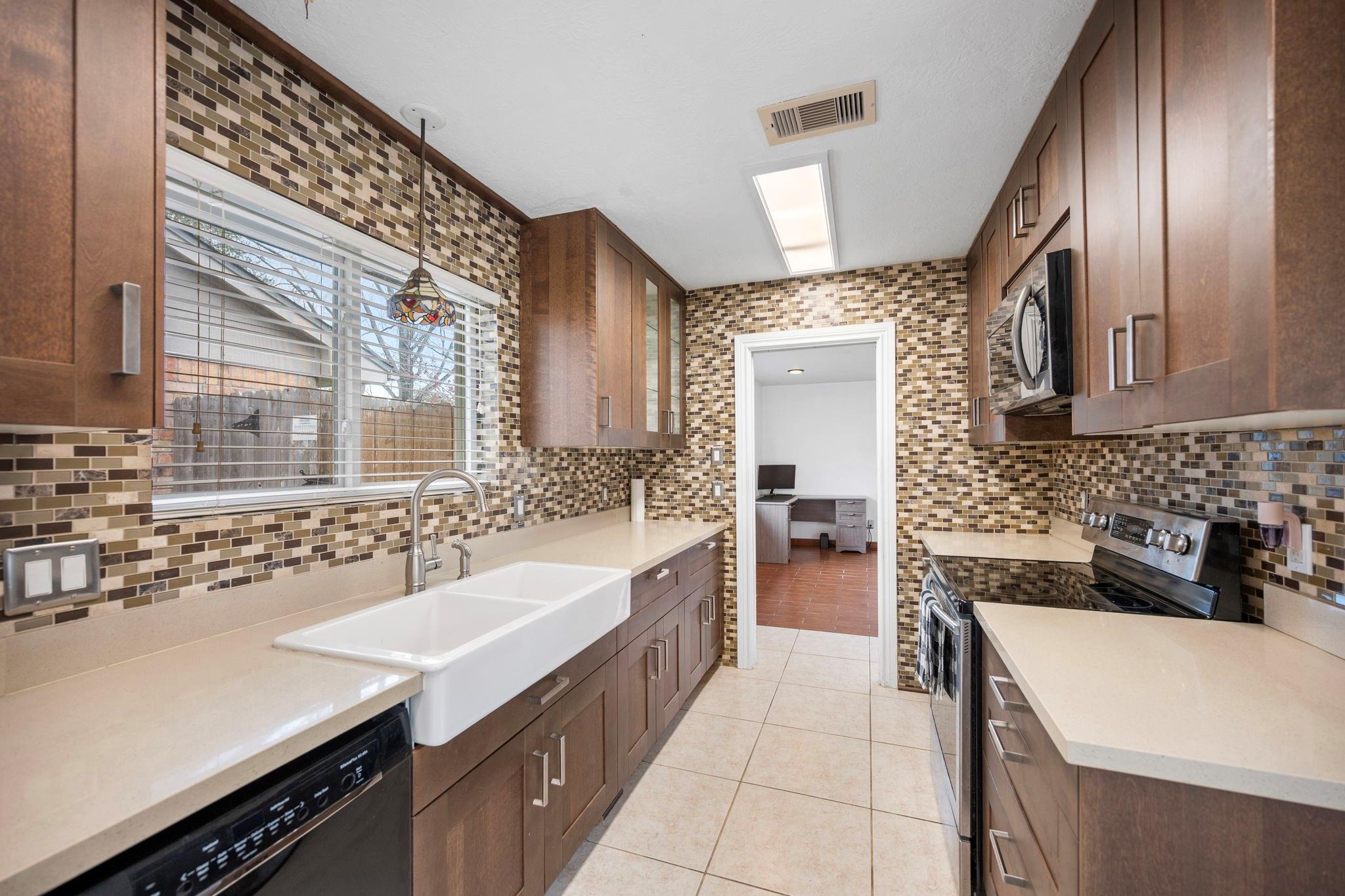 2327 Colonial Ridge Drive, Friendswood, TX 77546 — photo 3