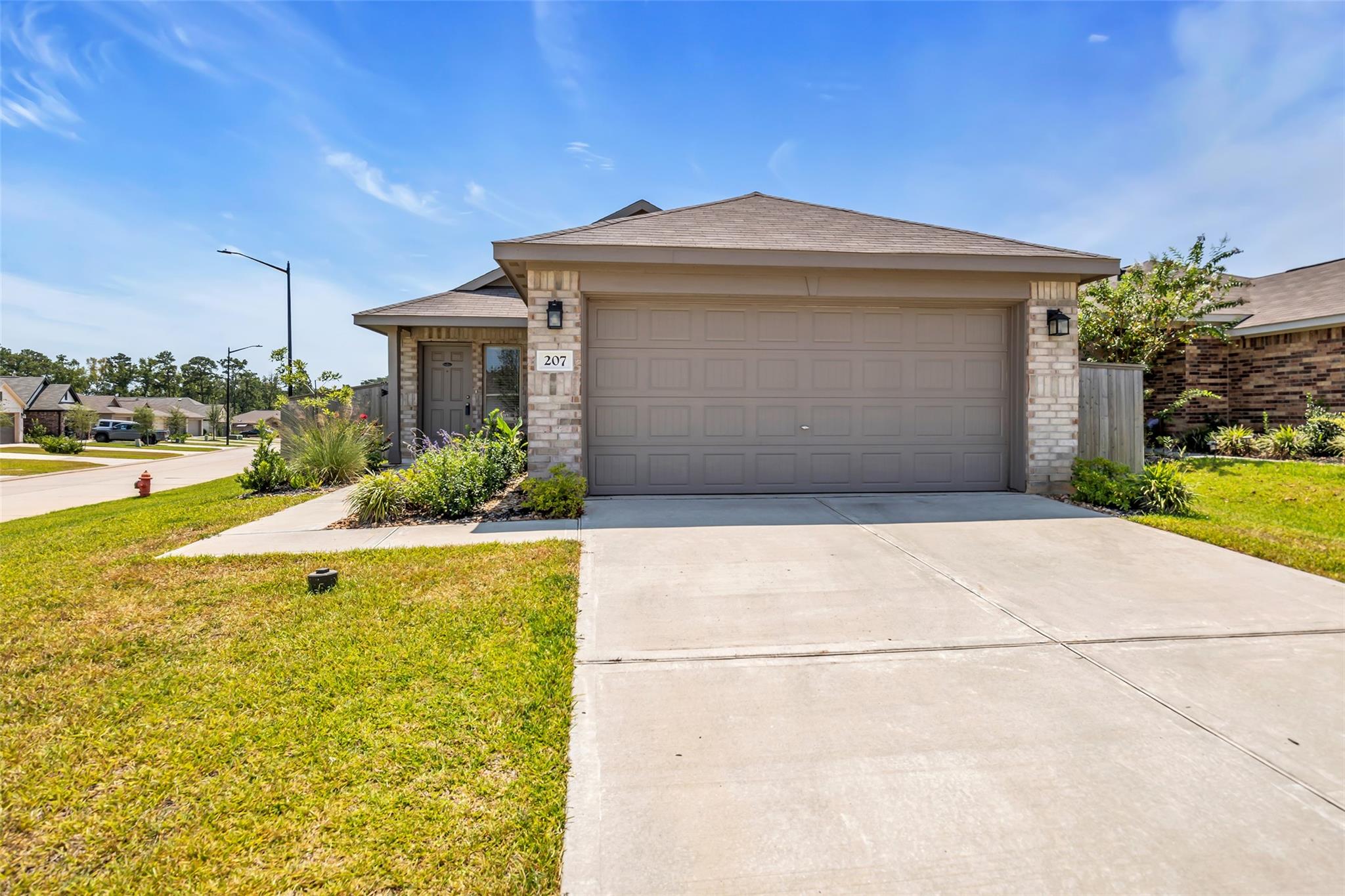 207 River Grove Court — photo