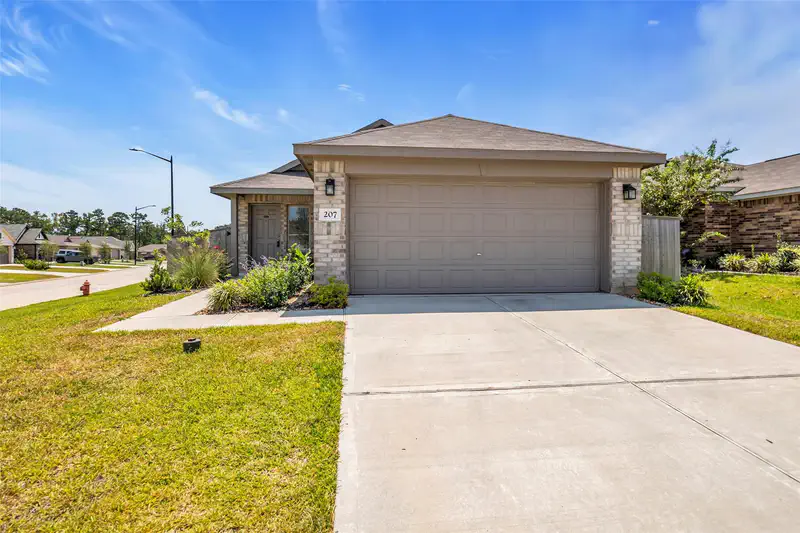 207 River Grove Court — photo