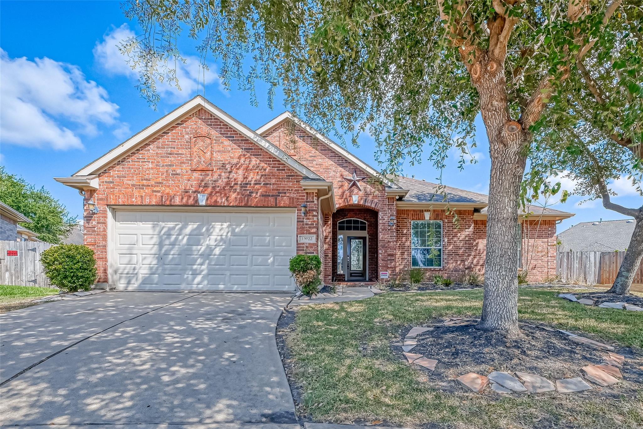 13922 Normandy Court — photo