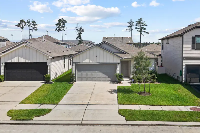 23526 Glenbuck Street — photo