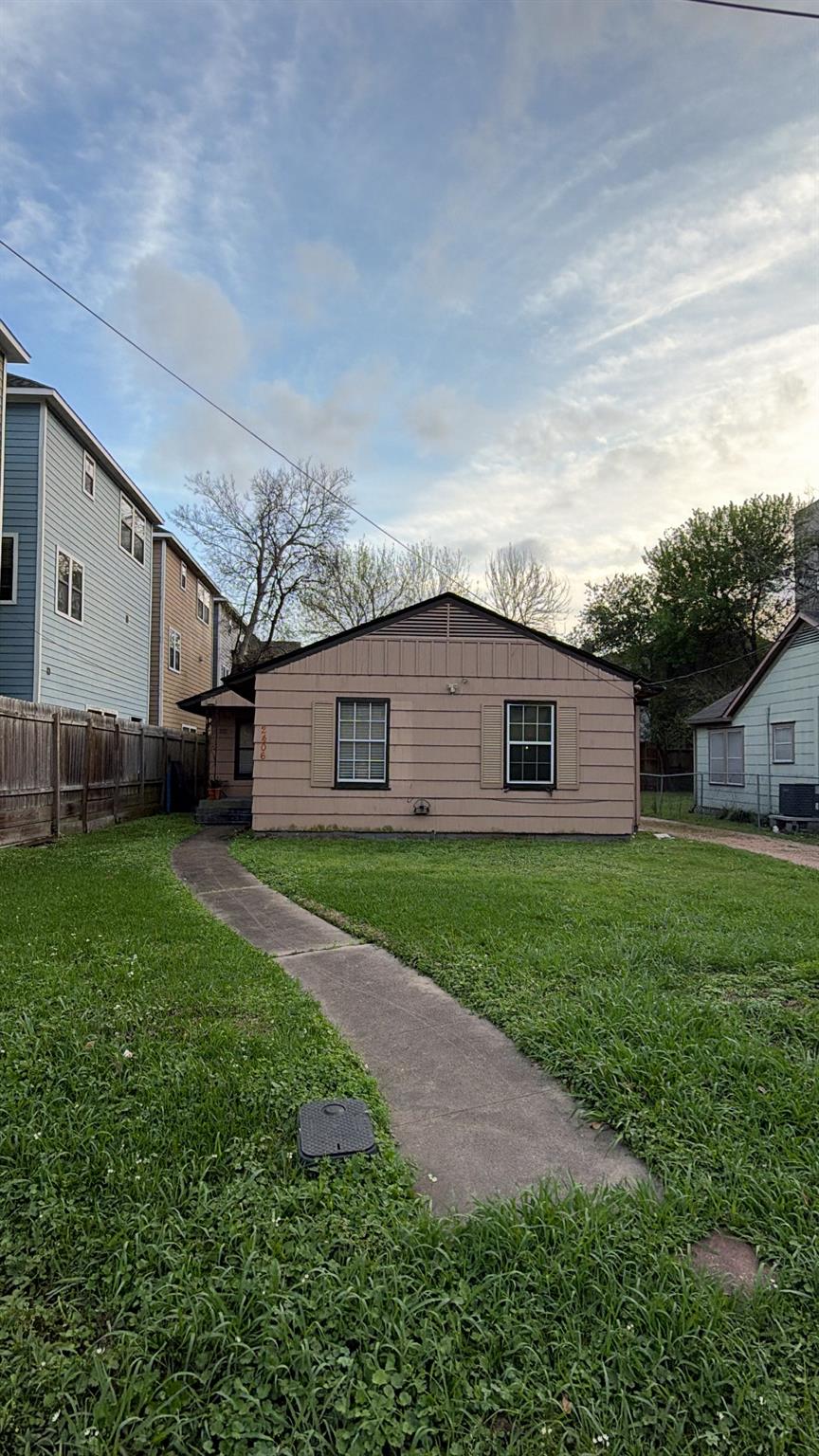 2406 Charleston Street — photo