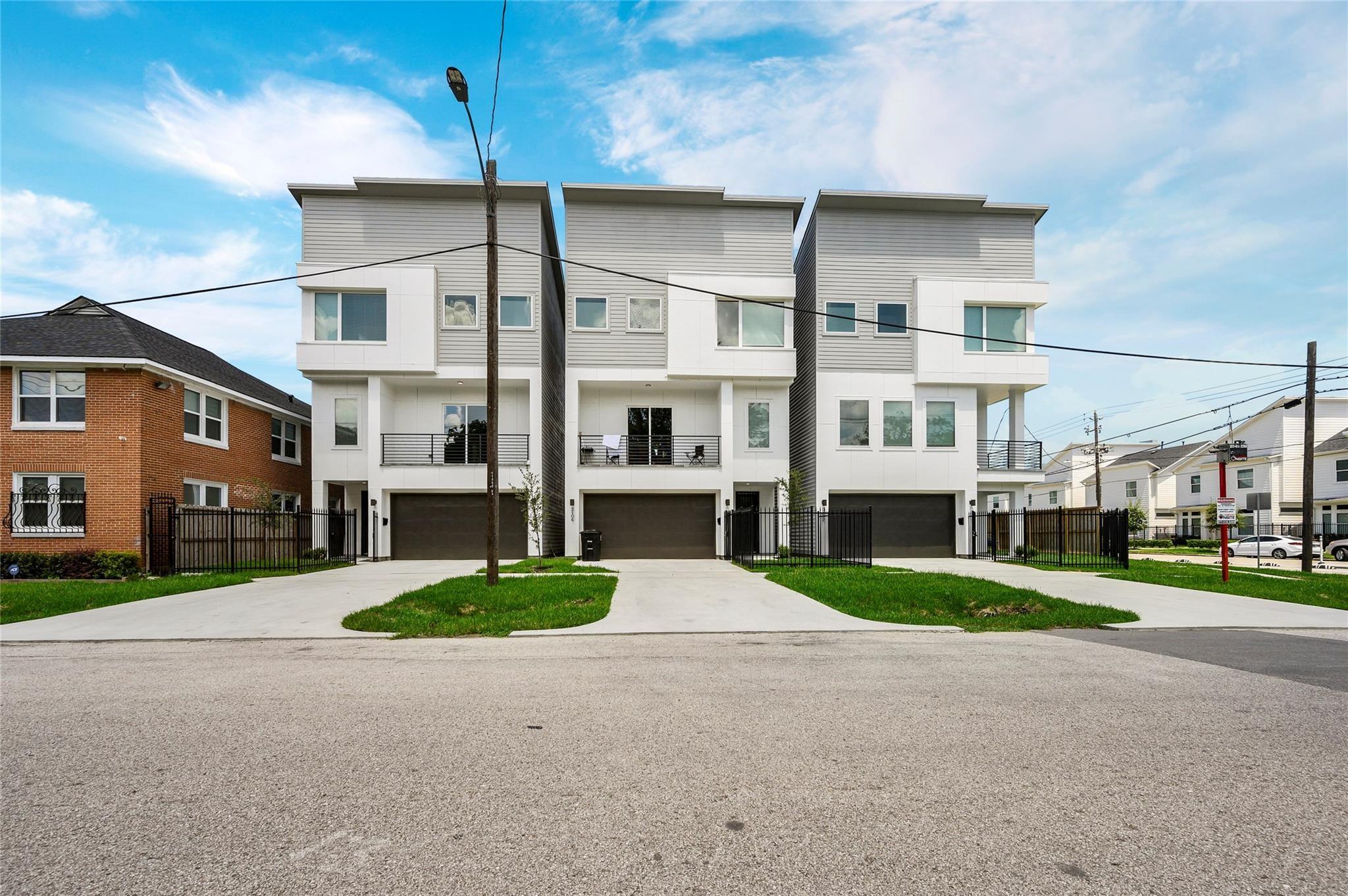 2102 Live Oak Street — photo