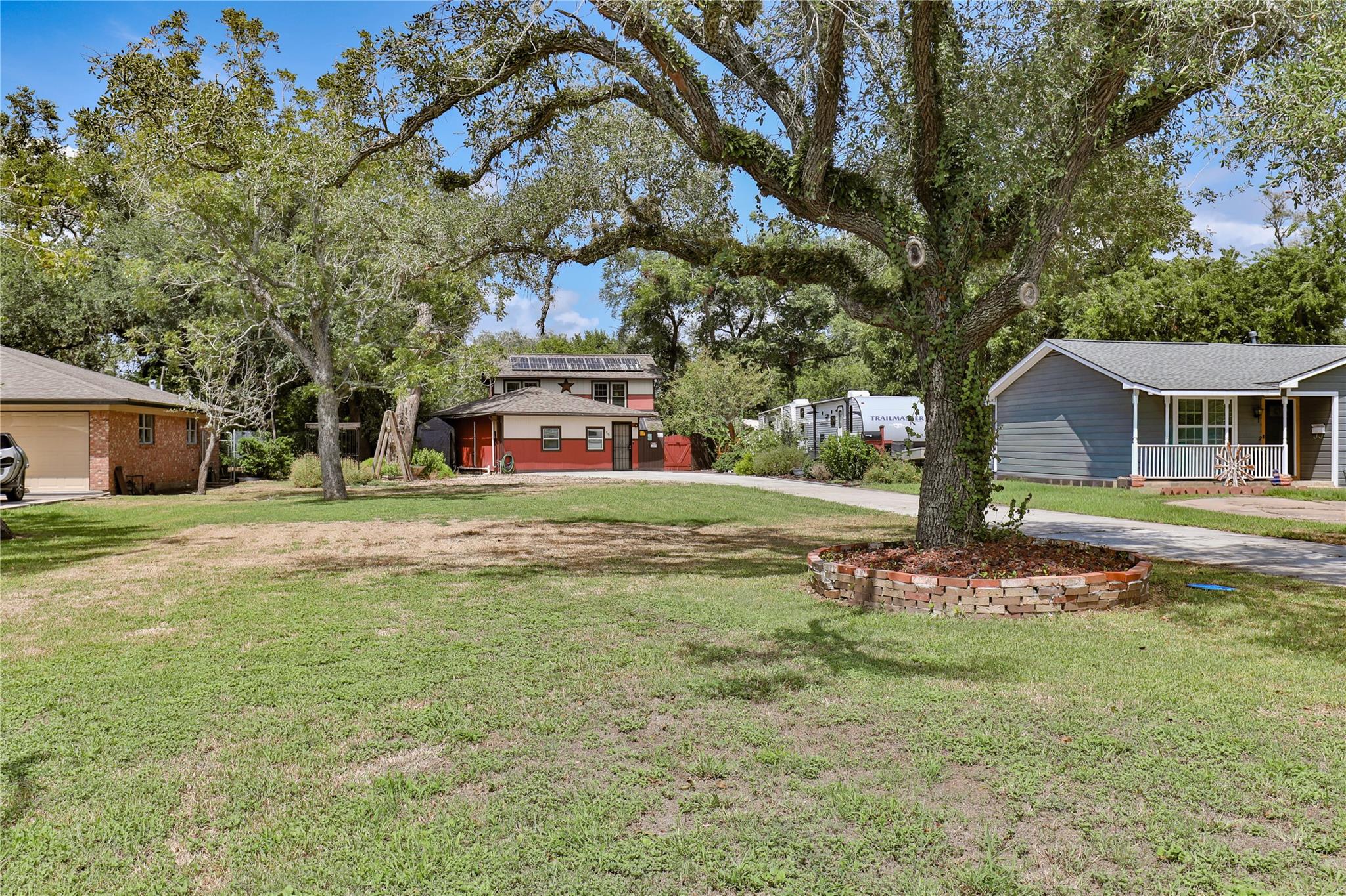 56 Leeder Court — photo