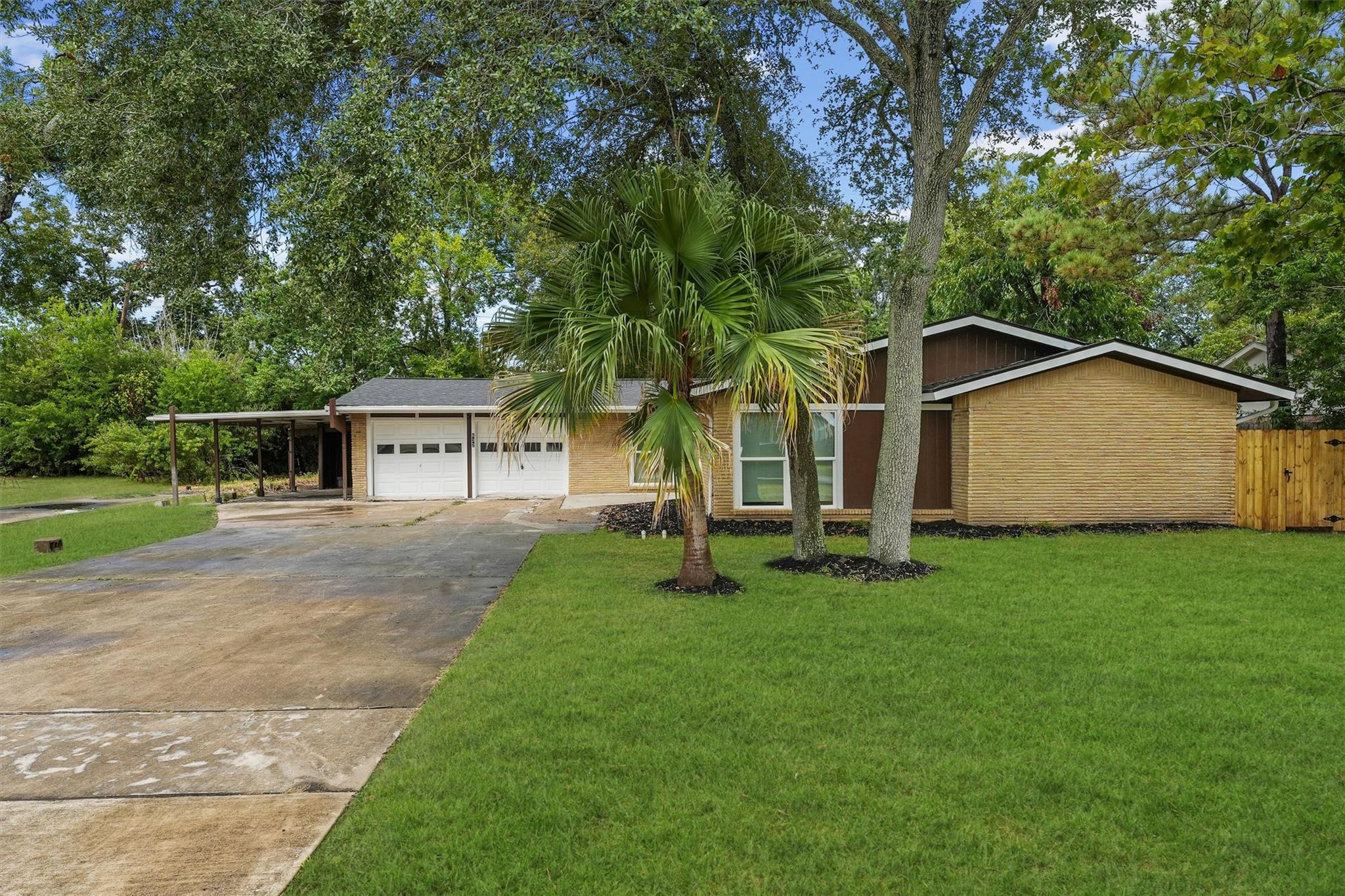 632 Meadowlawn Street — photo