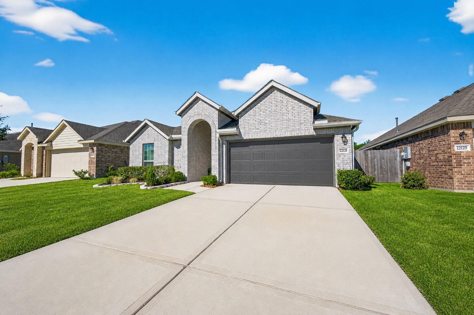 22121 Oakland Meadows Lane — photo