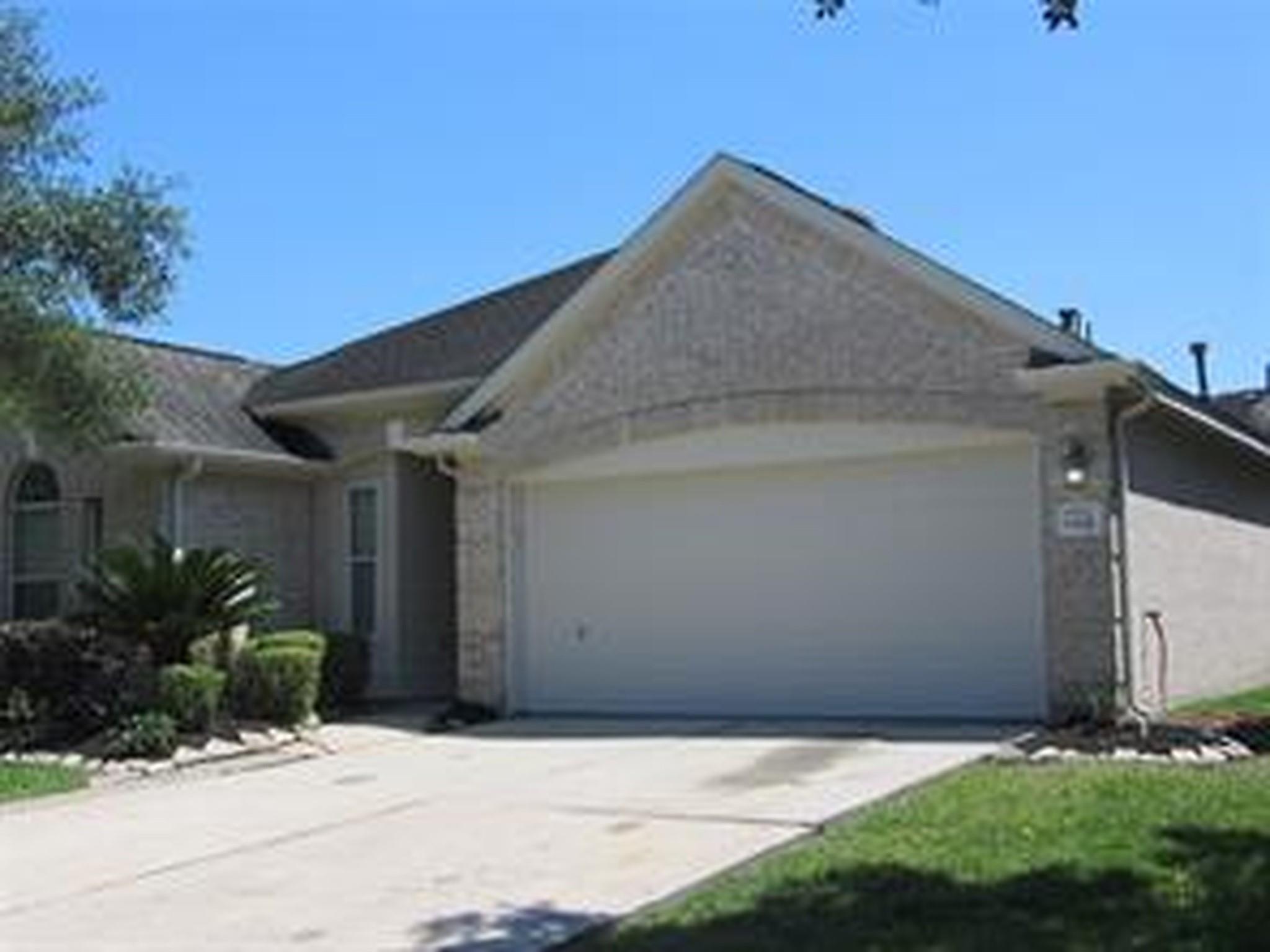 9302 Lakeway View Lane — photo