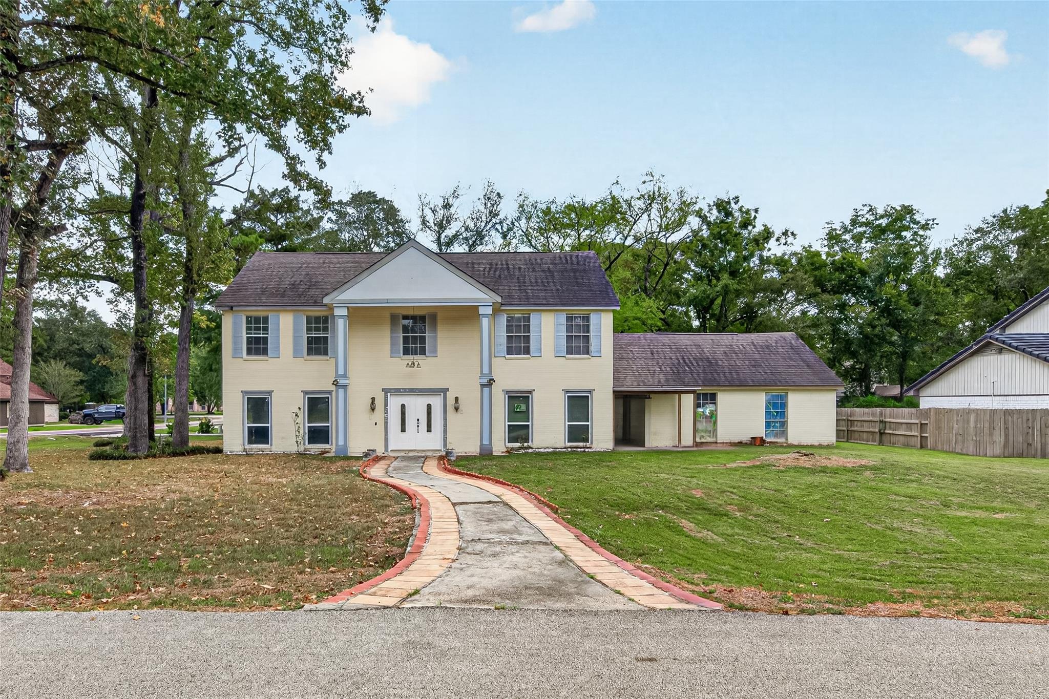 552 Roanoke Drive — photo