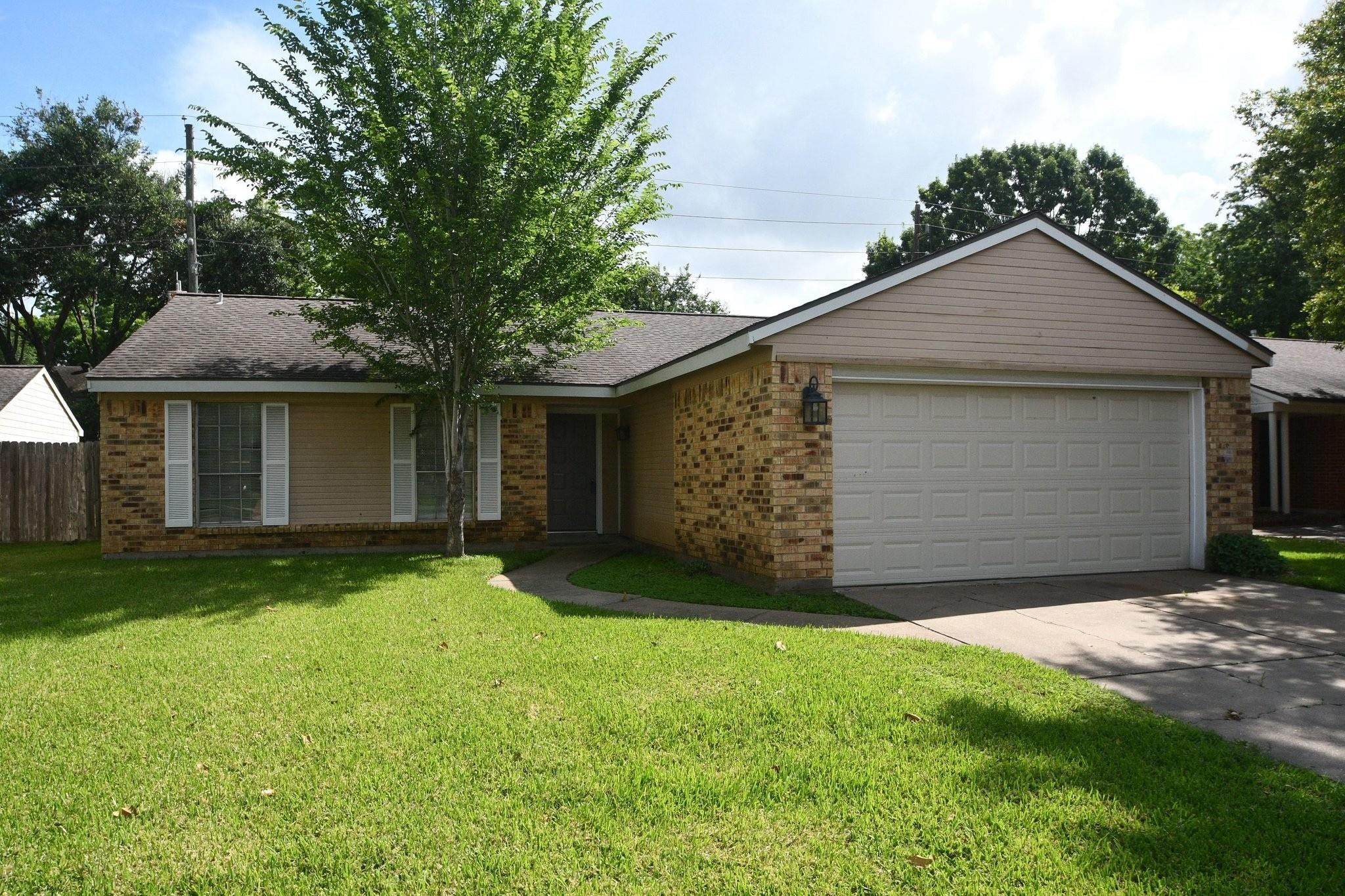 2411 Country Place Drive — photo