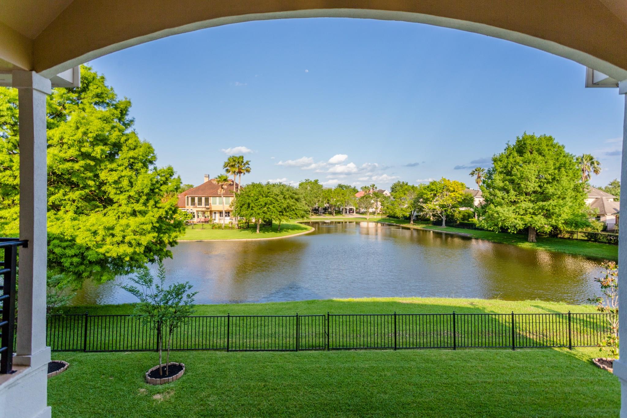 14 Lake Mist Court — photo