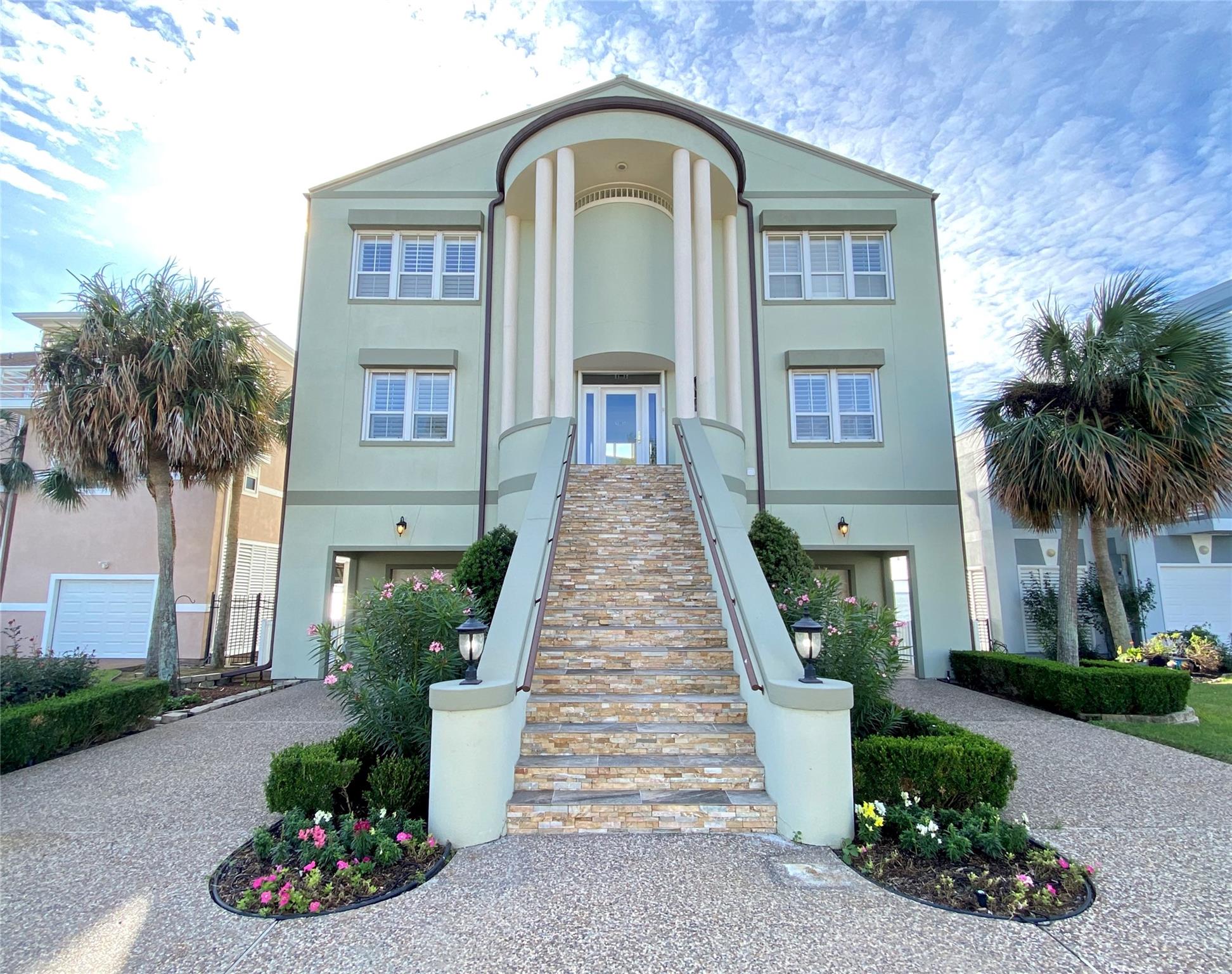 919 Long Reach Drive — photo