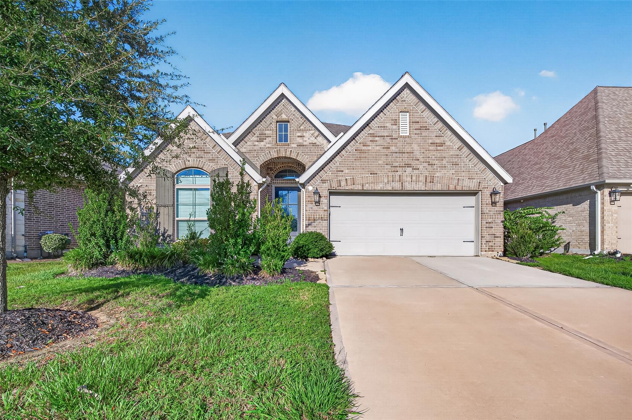 10735 Lacaille Lane — photo