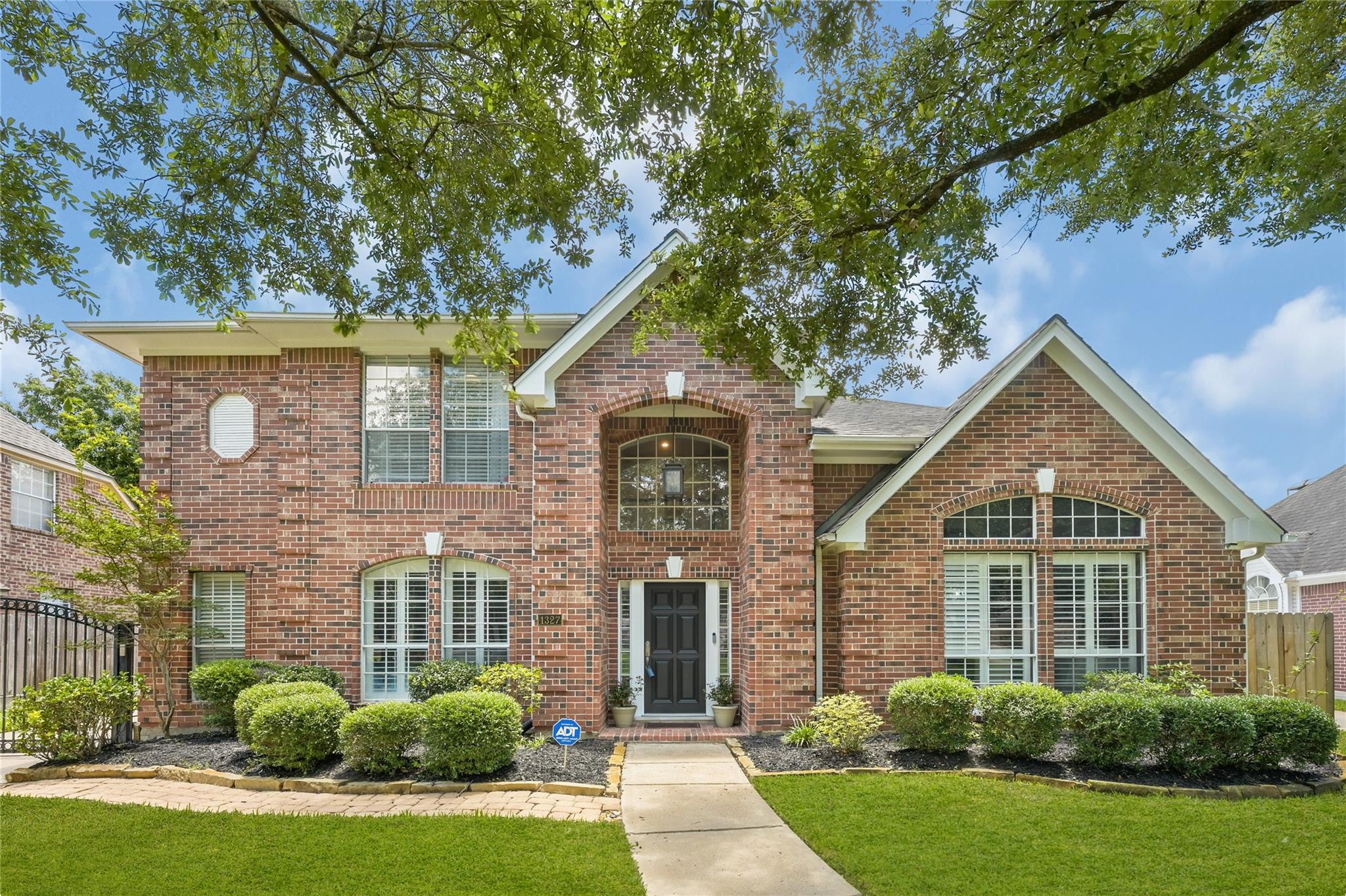 1327 Blackthorne Drive — photo