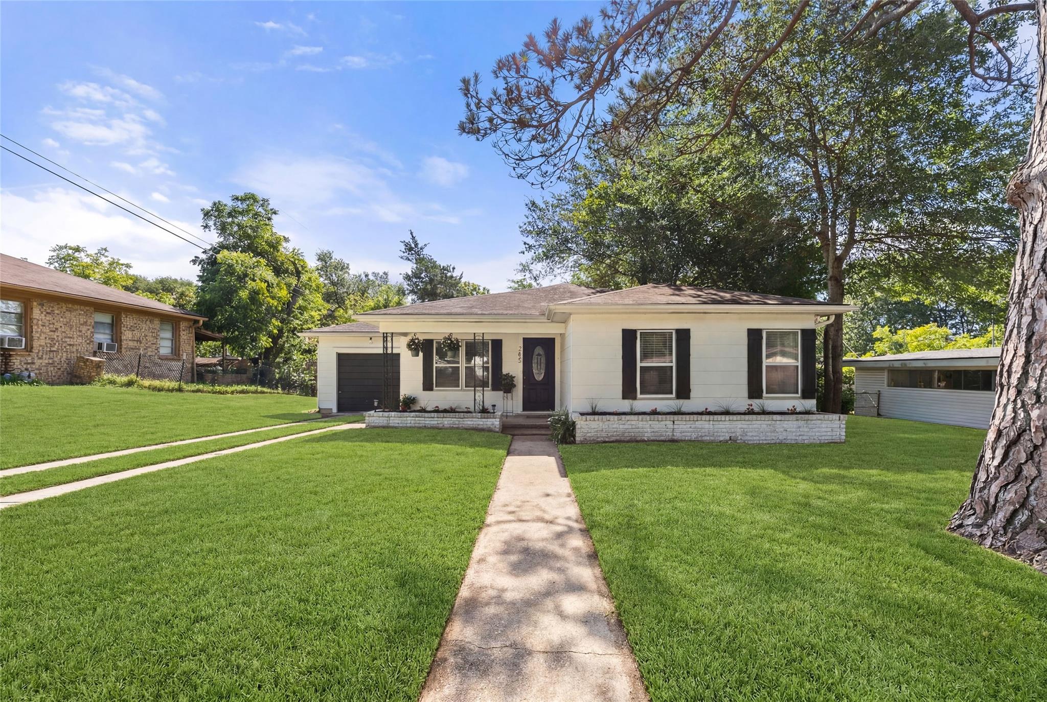 205 Hampshire Drive — photo