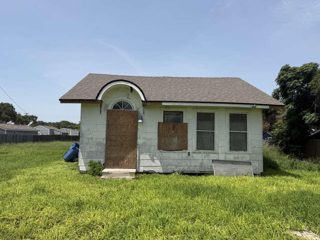 436 Lakeside Drive — photo