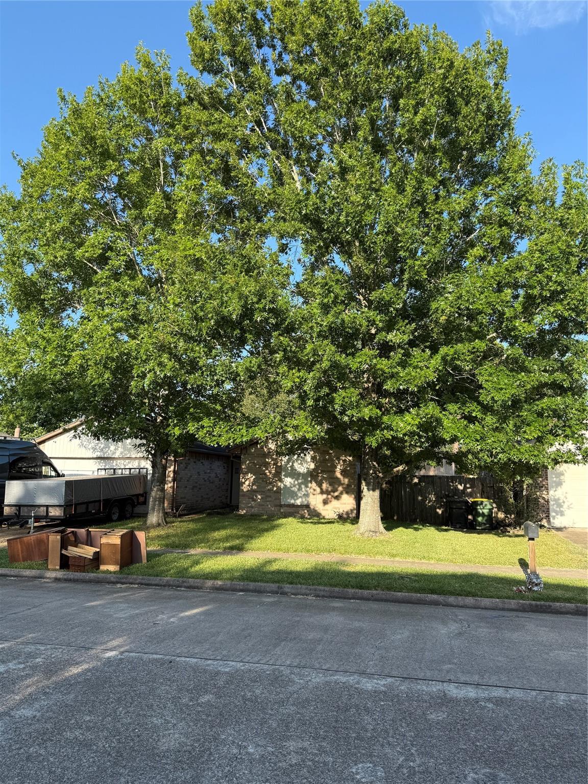 1127 W Brompton Drive — photo