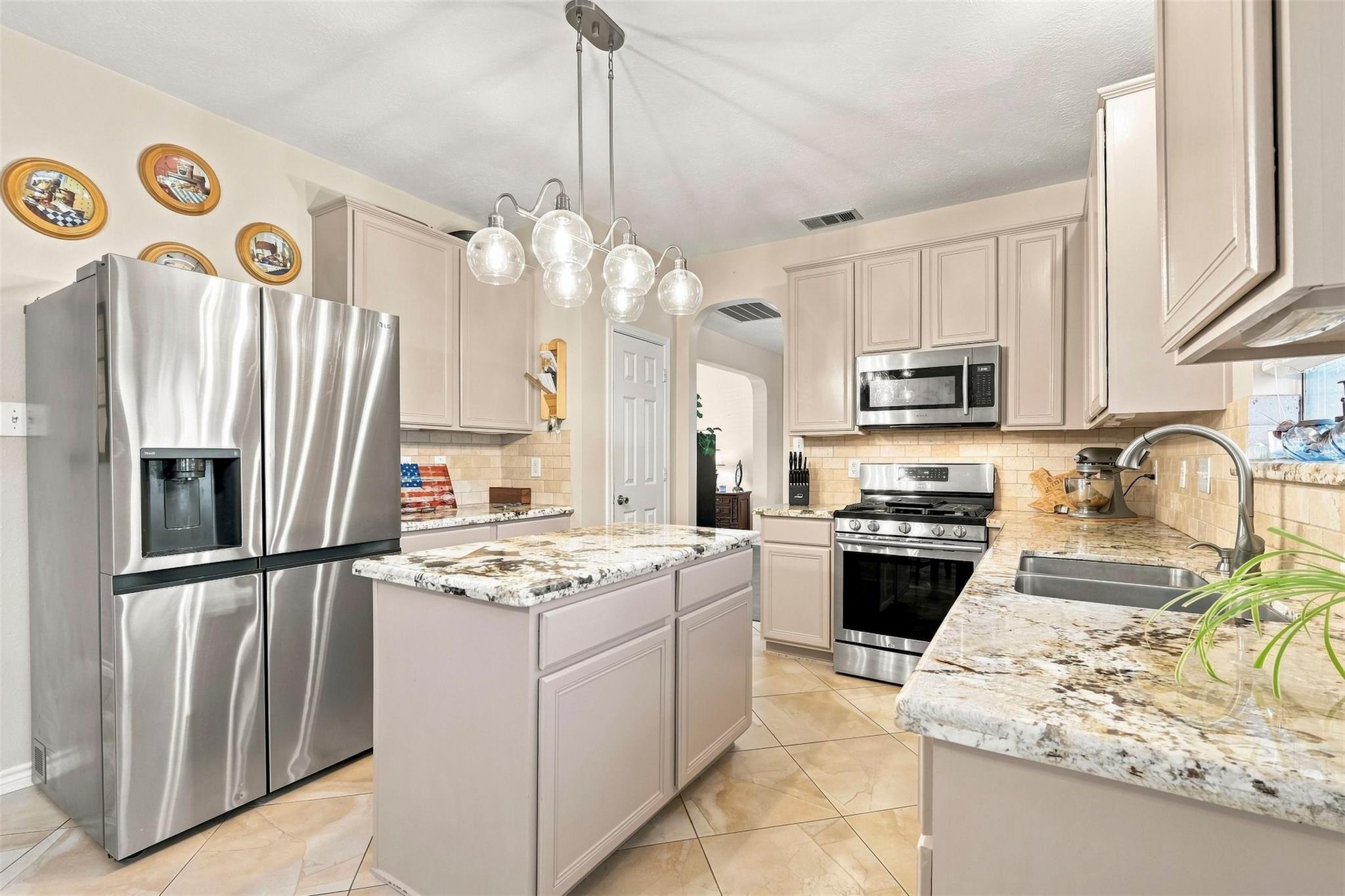 1131 Alexandria Court — photo