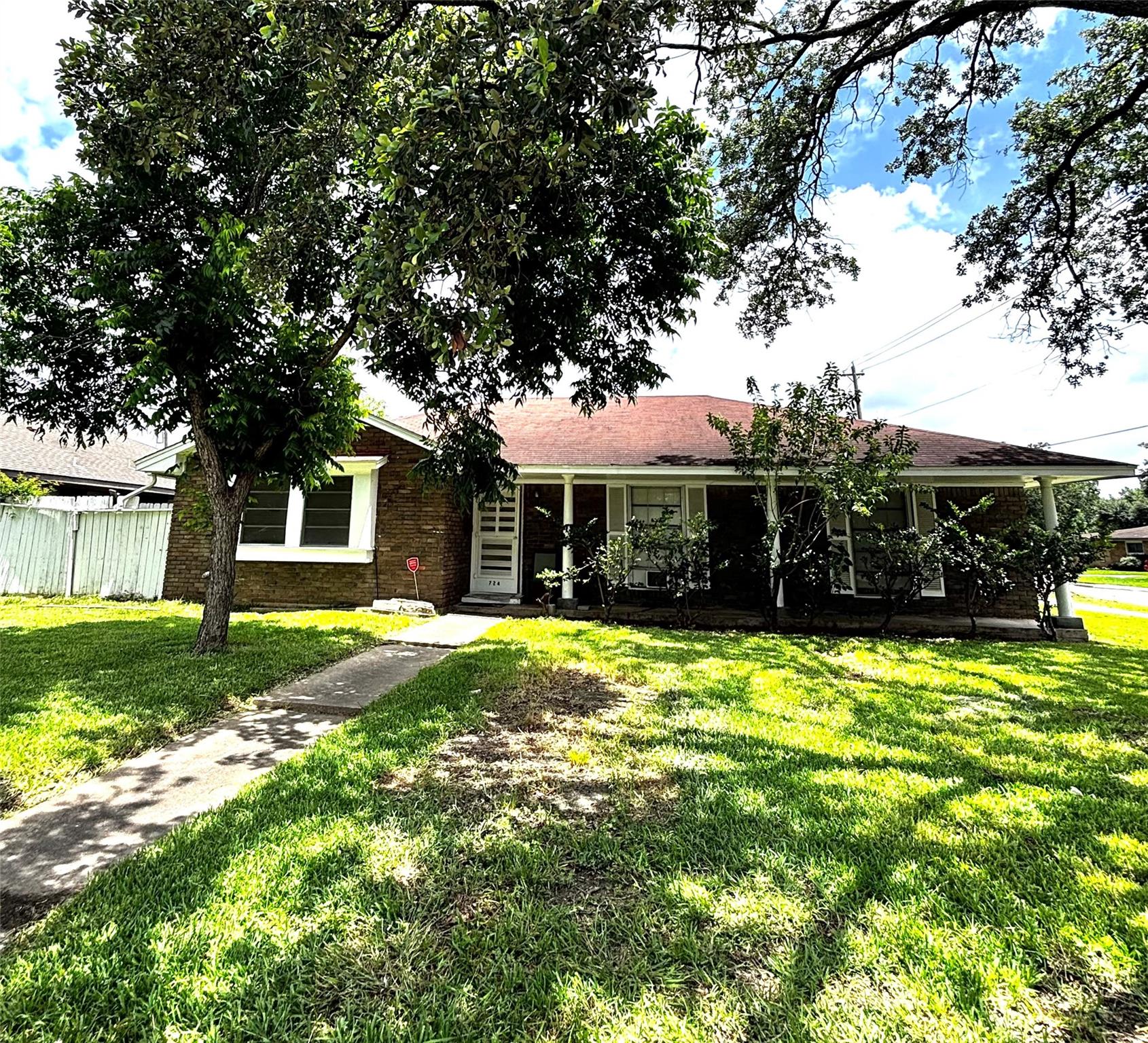 724 Handell Lane — photo