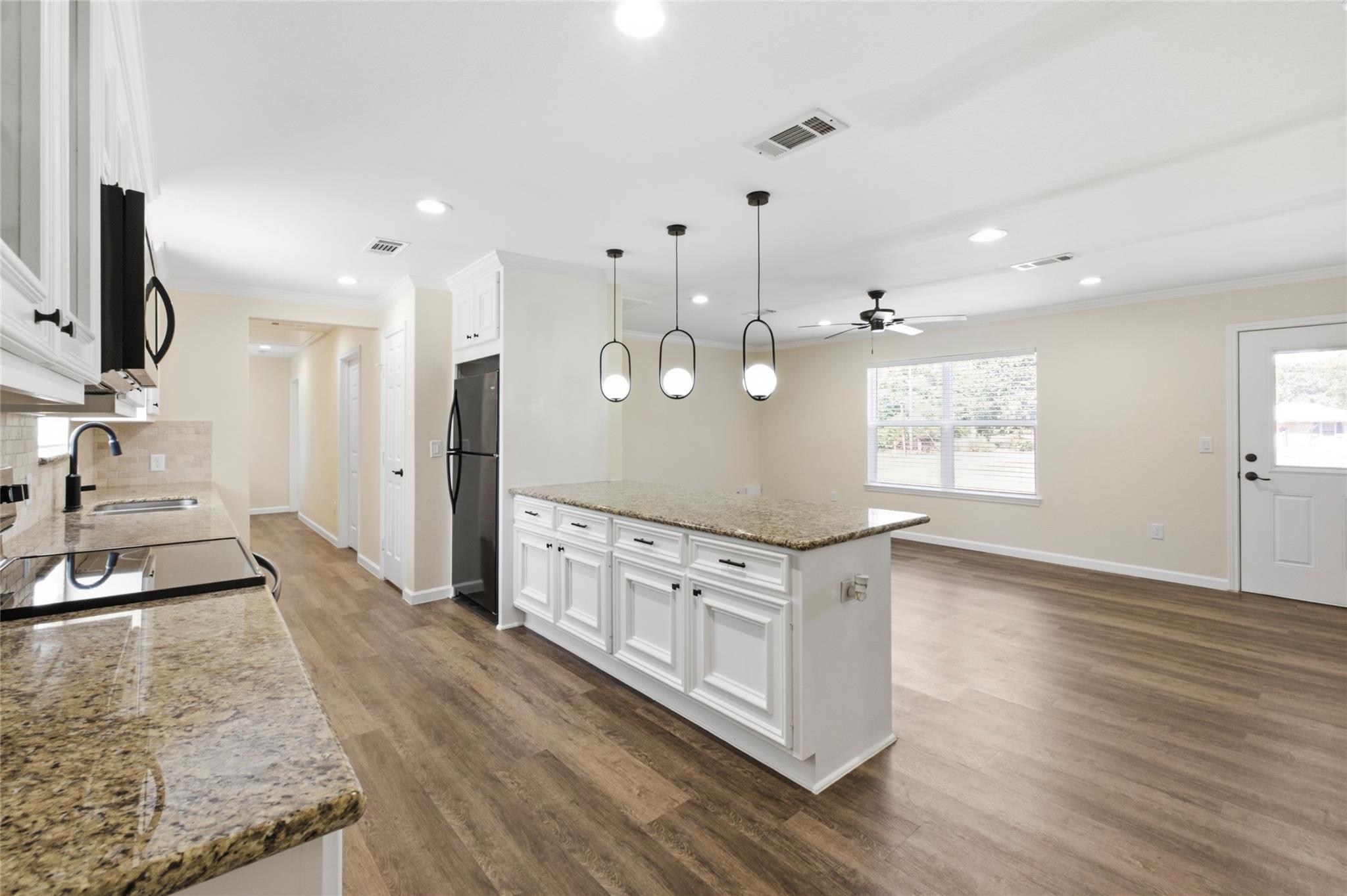 340 Oak Ridge Drive — photo
