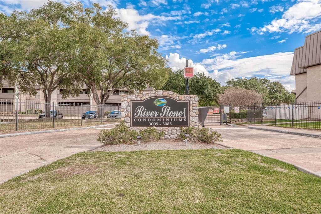 3075 Walnut Bend Lane #23 — photo