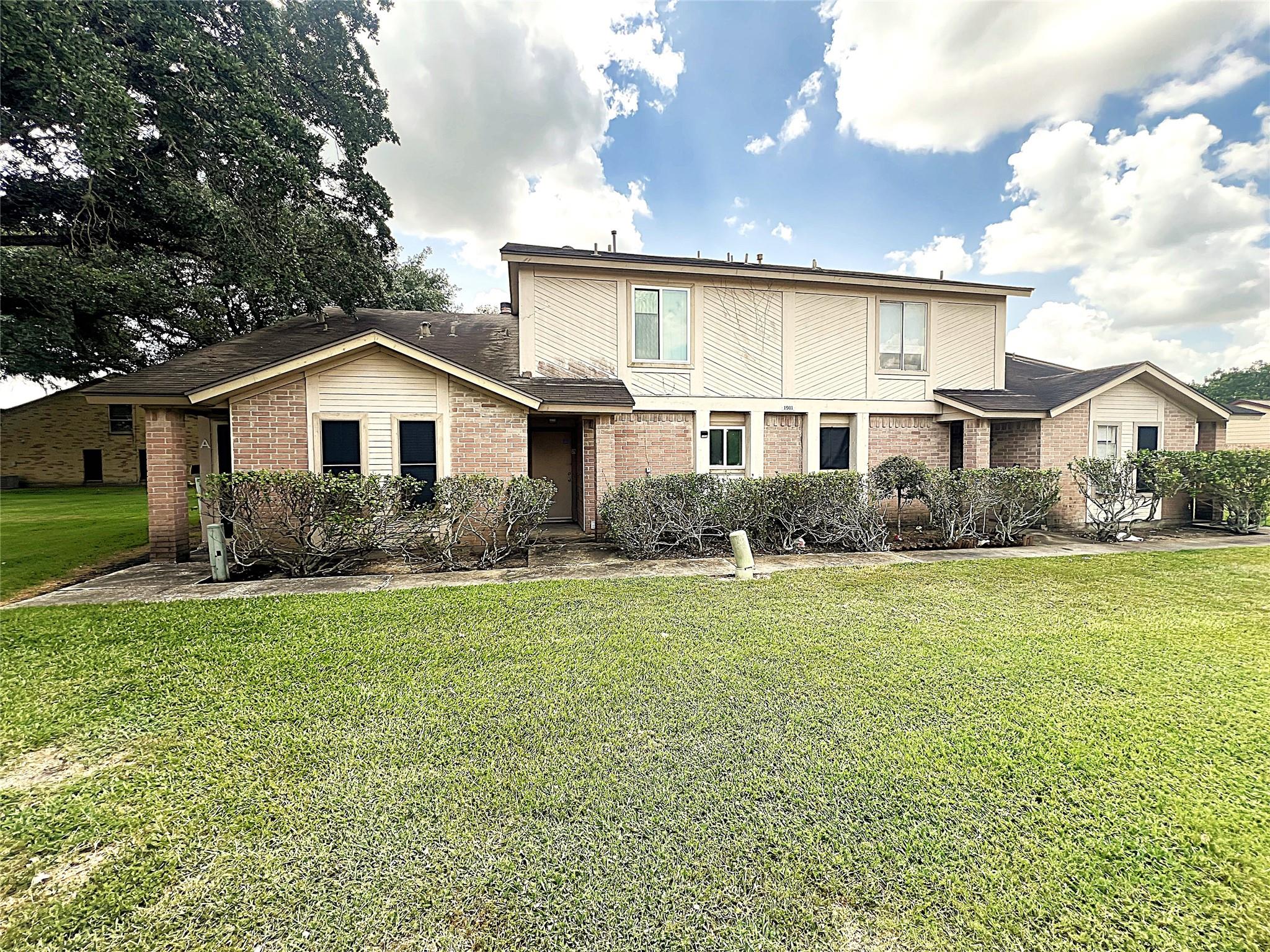 1911 Country Village Boulevard #B — photo