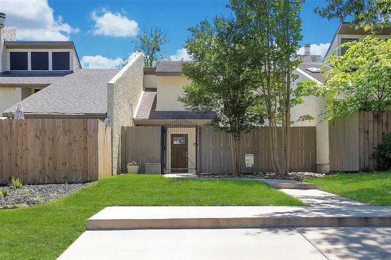 12227 Glenview Drive — photo